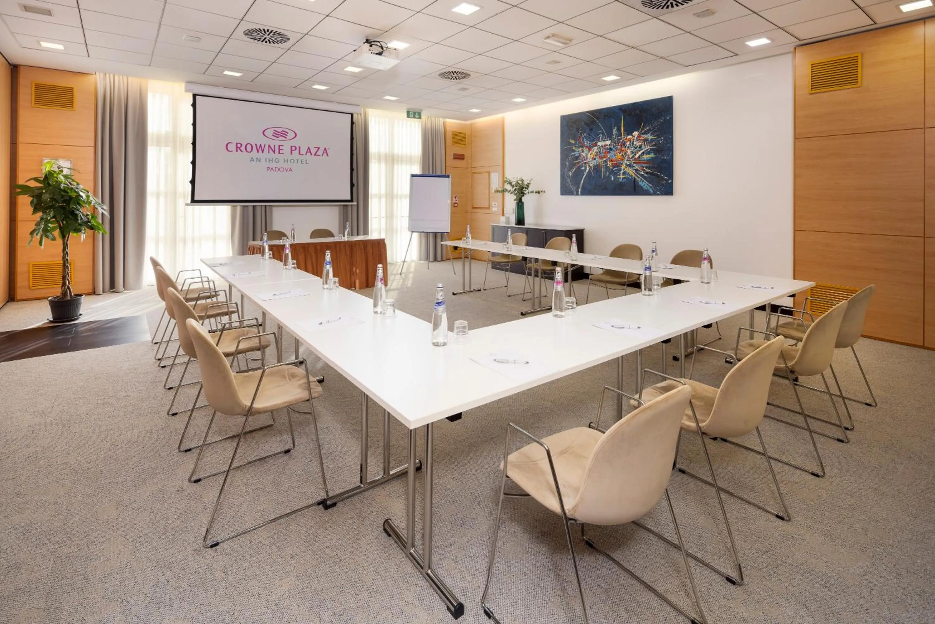 Meeting/conference room in Crowne Plaza Padova by IHG