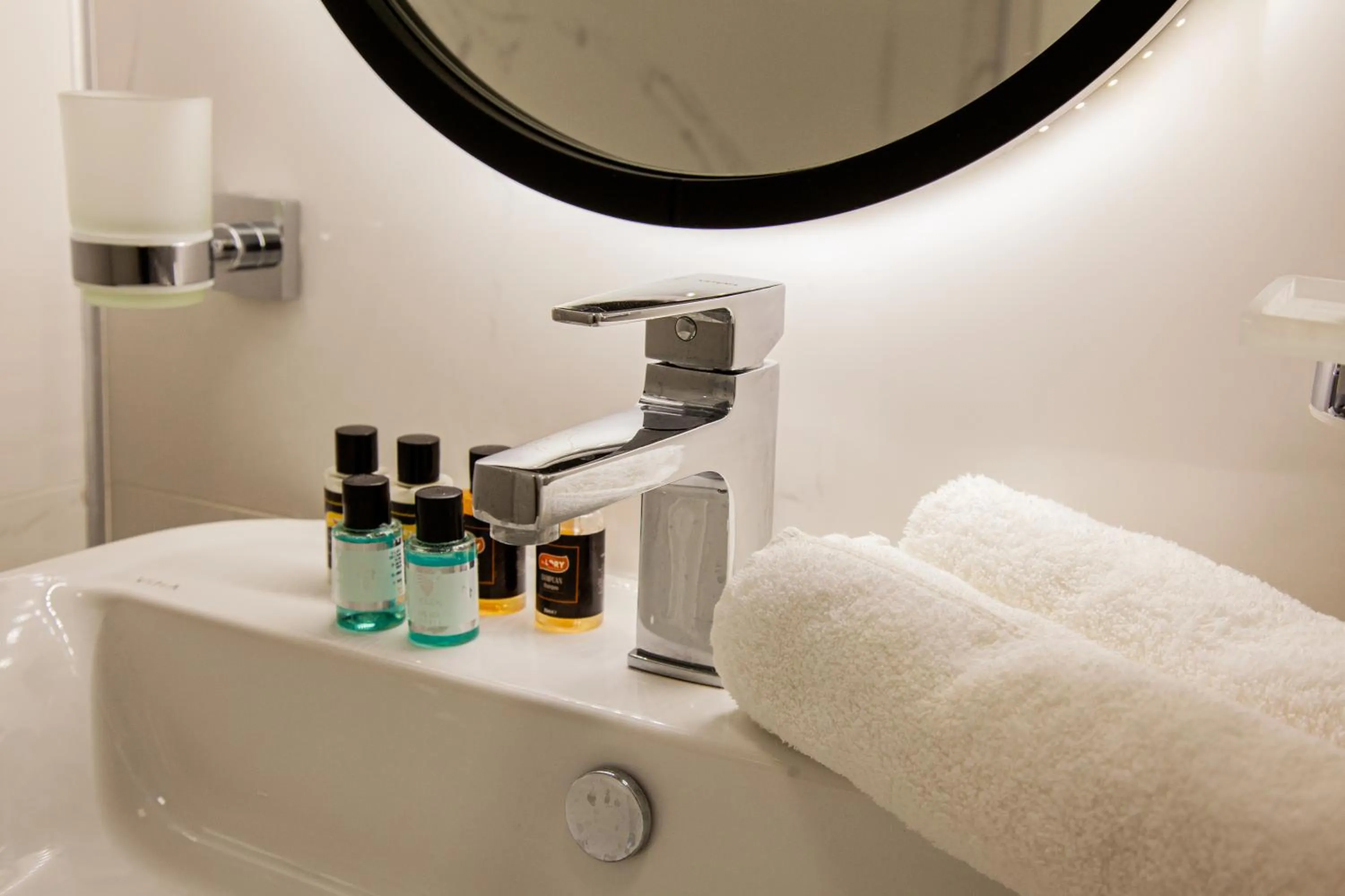 Bathroom in Edem Flower Hotel