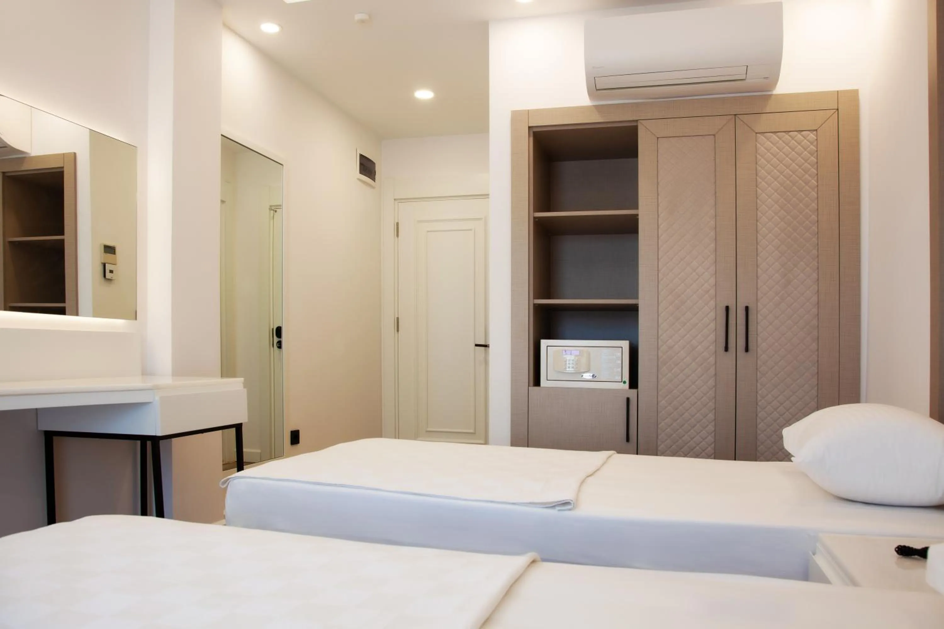 Bed in Edem Flower Hotel