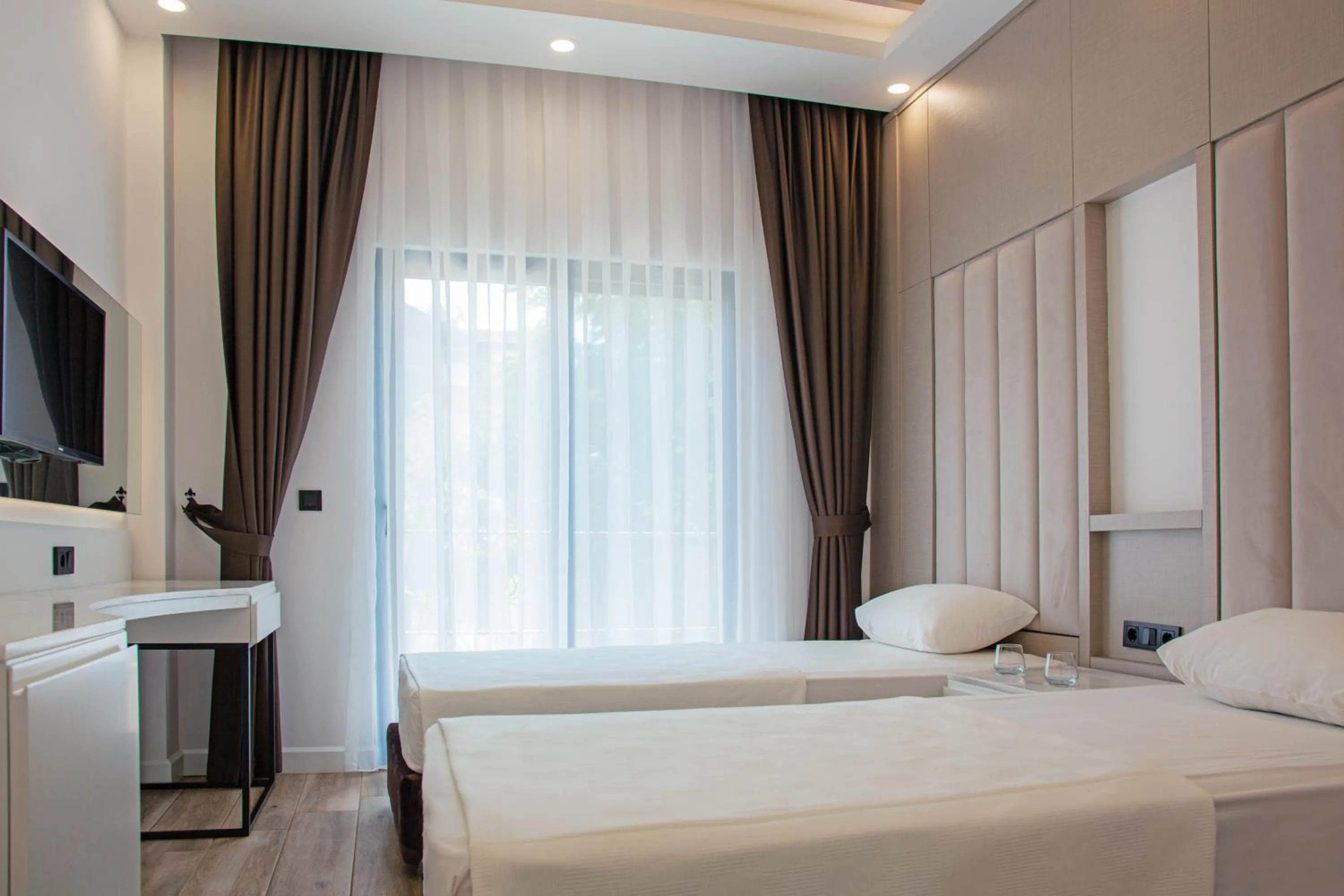 Bed in Edem Flower Hotel