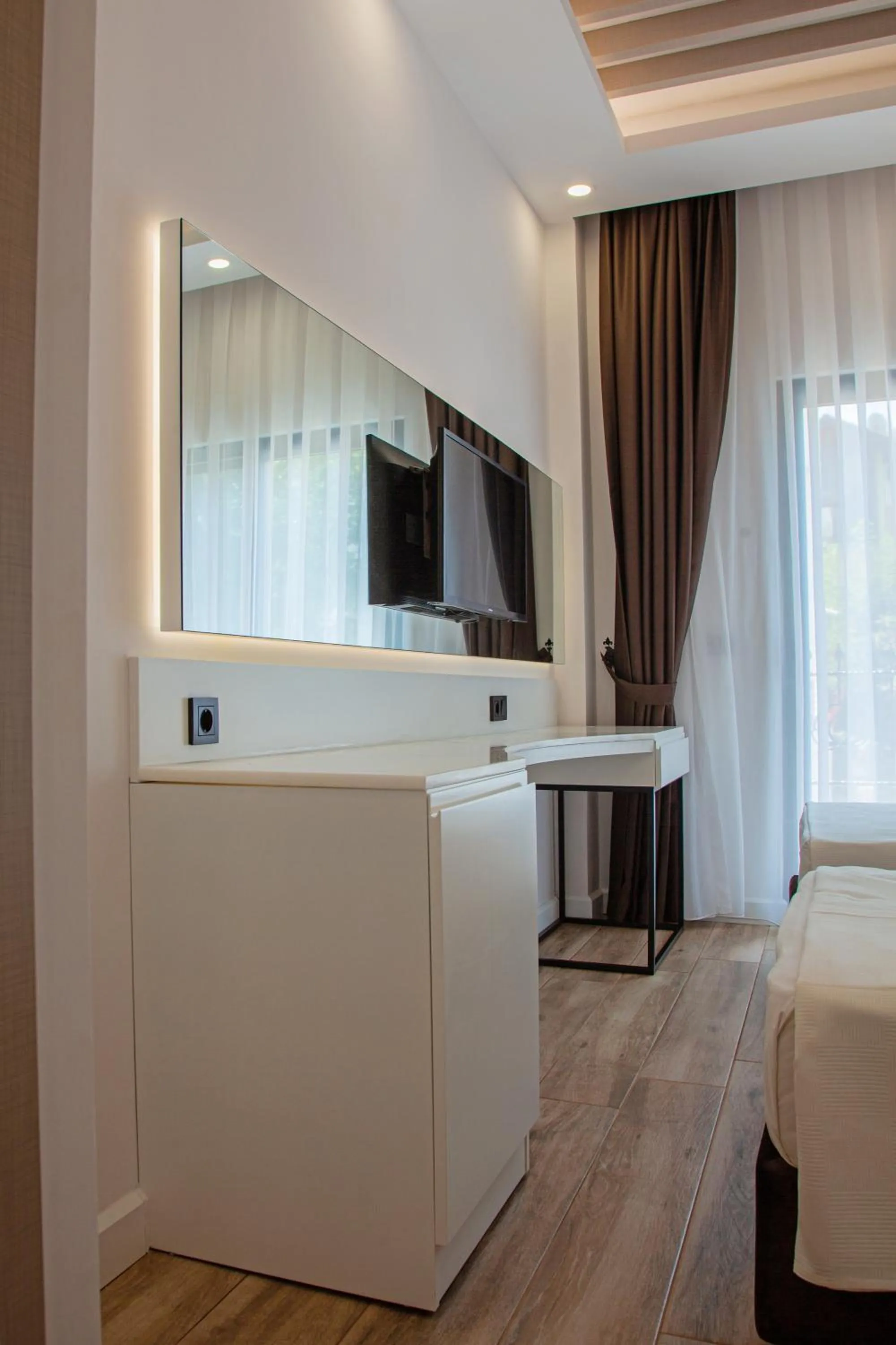 Communal lounge/ TV room in Edem Flower Hotel