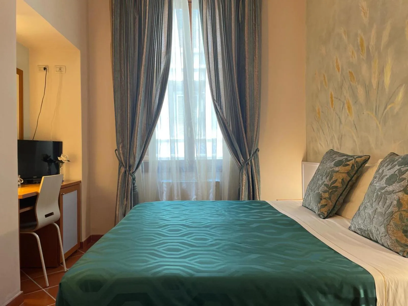 Bed in Hotel Maxim Axial