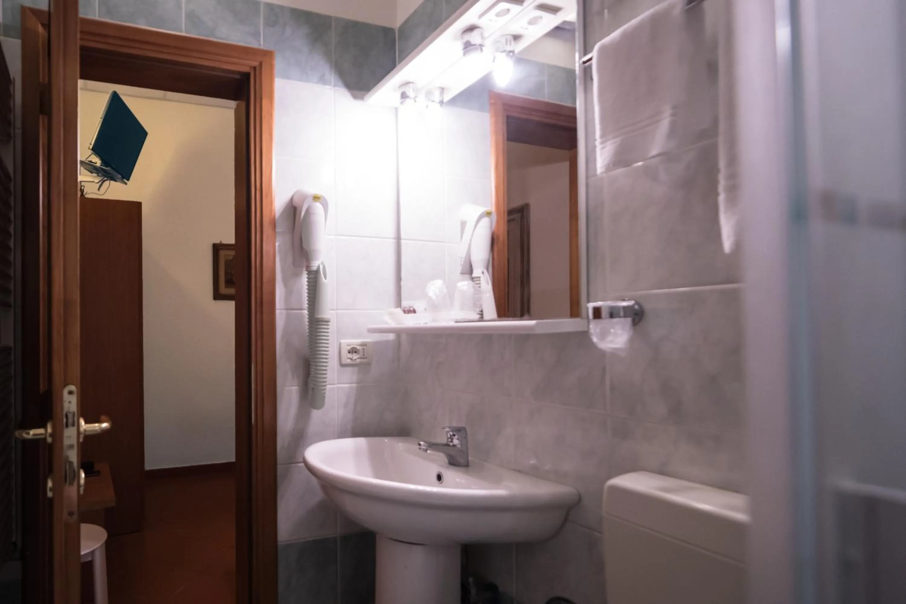 Photo of the whole room in Hotel Maxim Axial