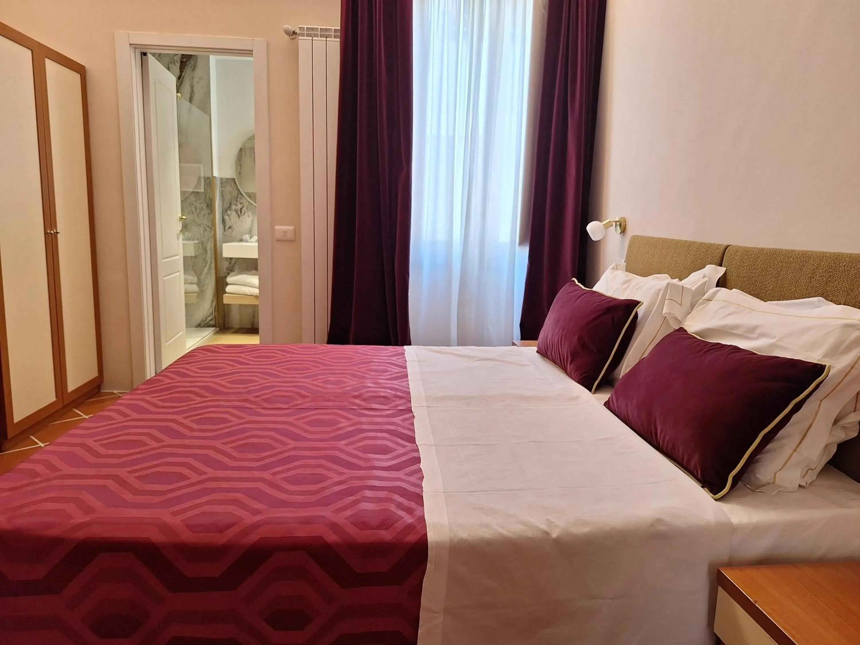 Bed in Hotel Maxim Axial