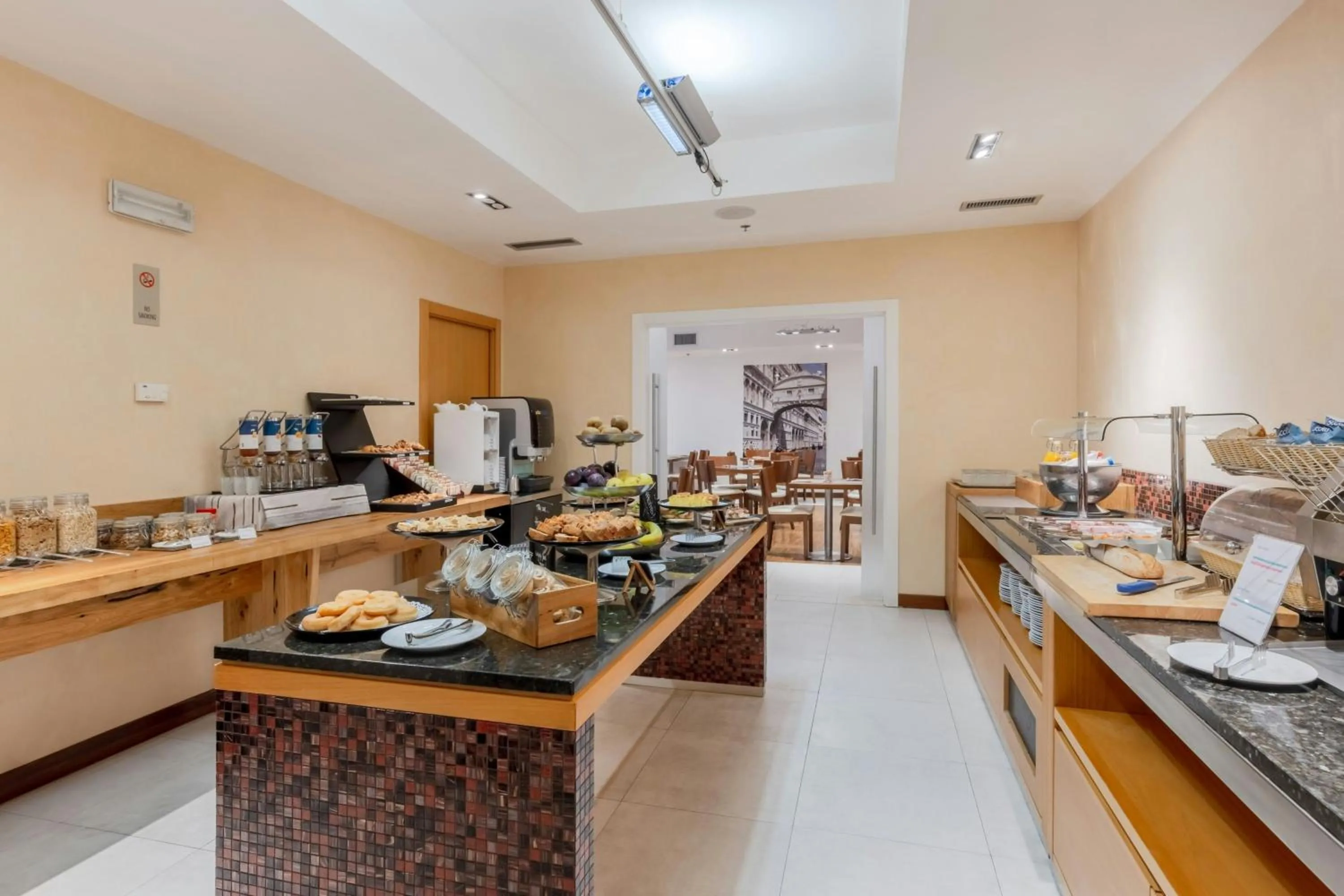 Breakfast in Courtyard by Marriott Venice Airport