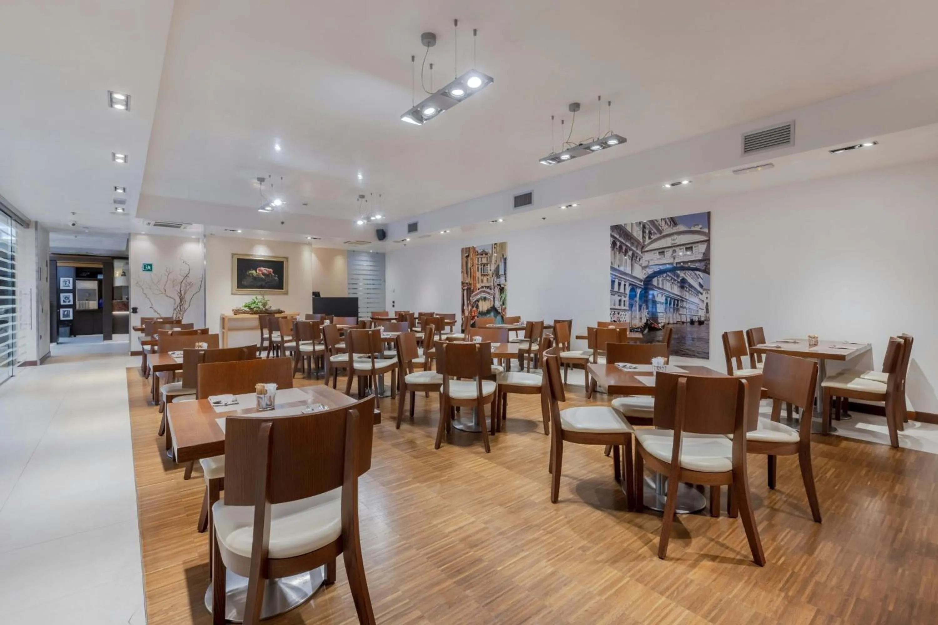 Breakfast in Courtyard by Marriott Venice Airport