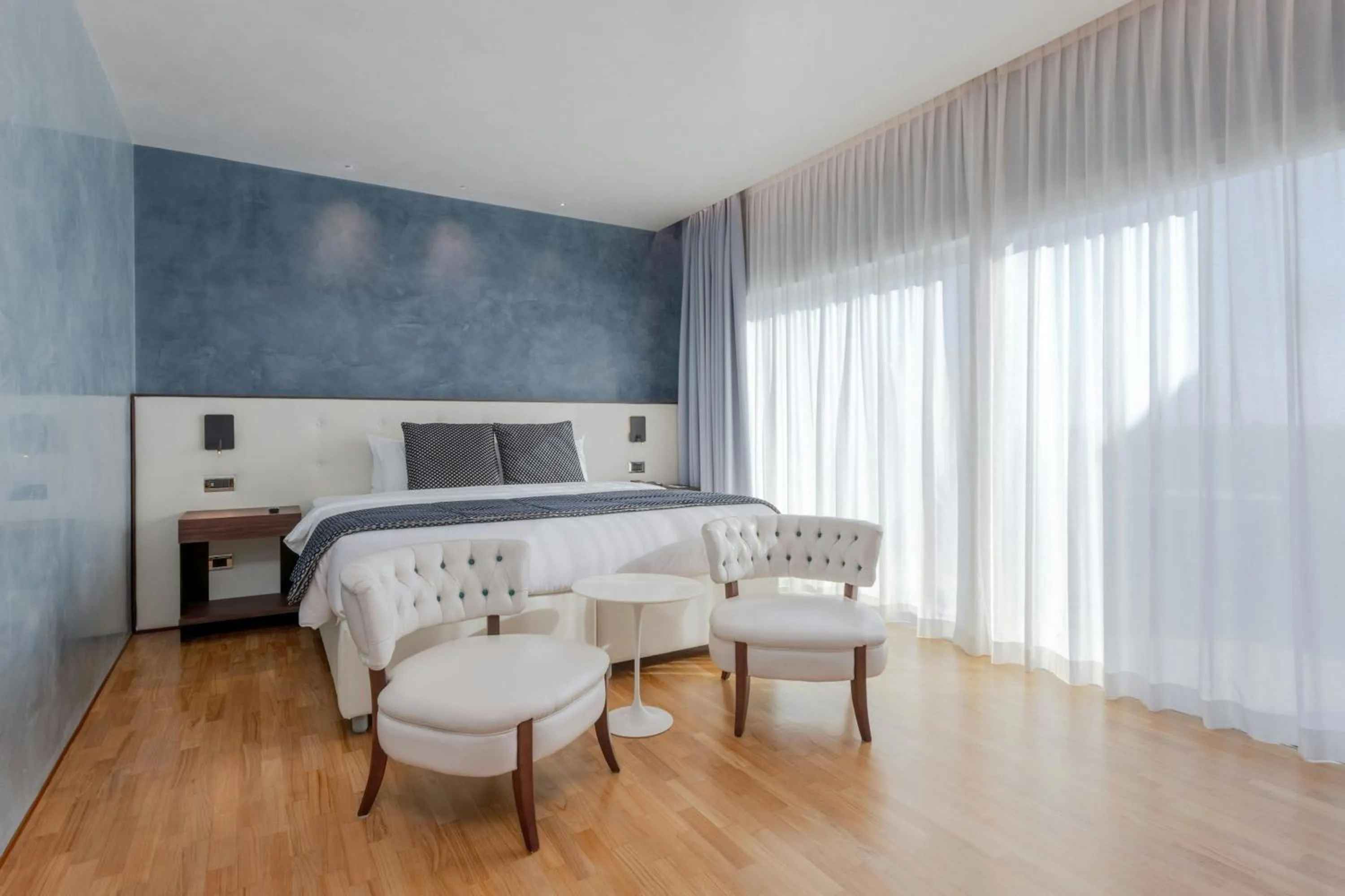 Photo of the whole room, Bed in Courtyard by Marriott Venice Airport