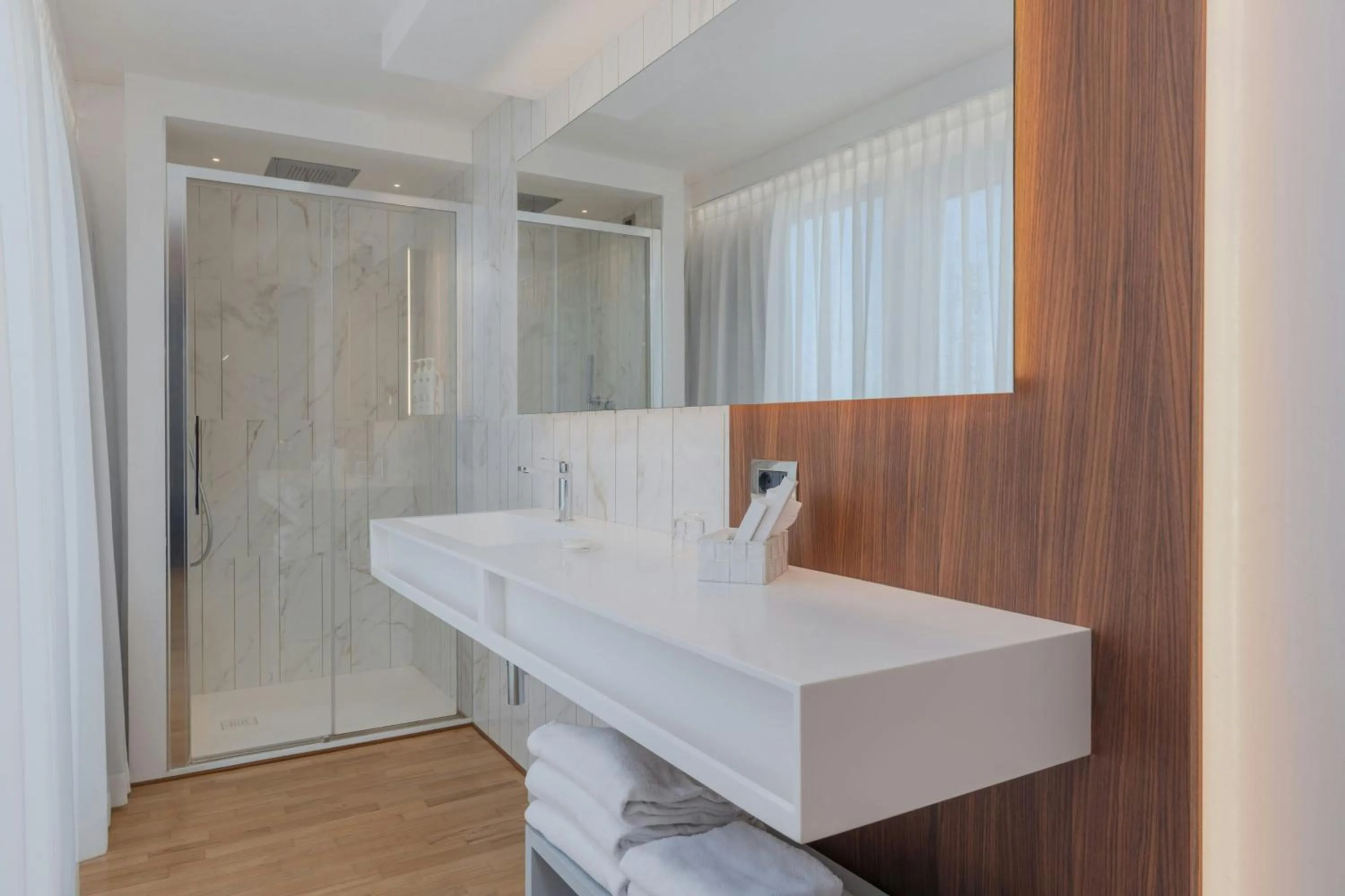 Bathroom in Courtyard by Marriott Venice Airport