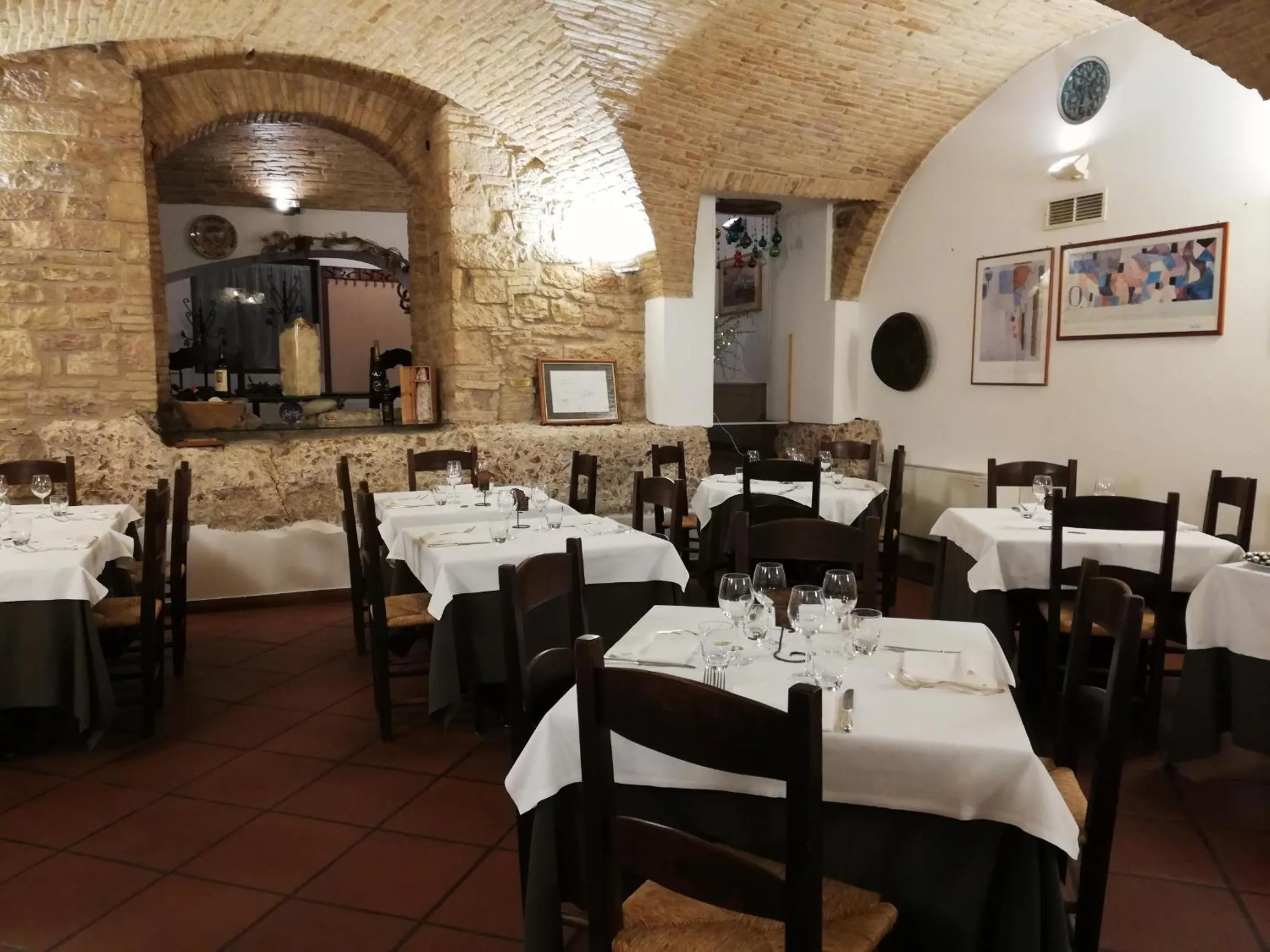 Restaurant/places to eat in Hotel Pax