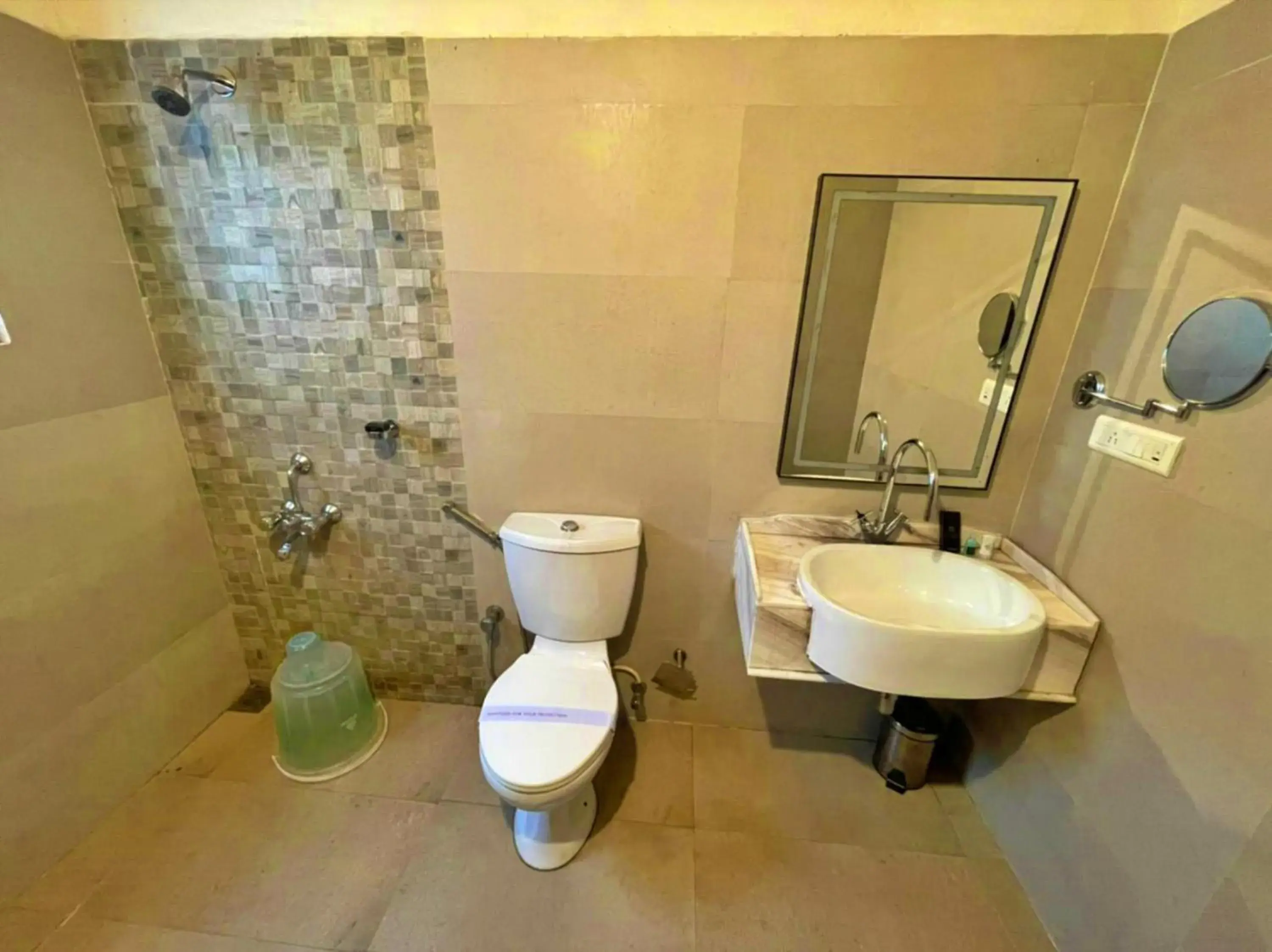 King Room - single occupancy in Adrak Summer Sand Hill Resort Vagamon King Room - single occupancy in Adrak Summer Sand Hill Resort Vagamon