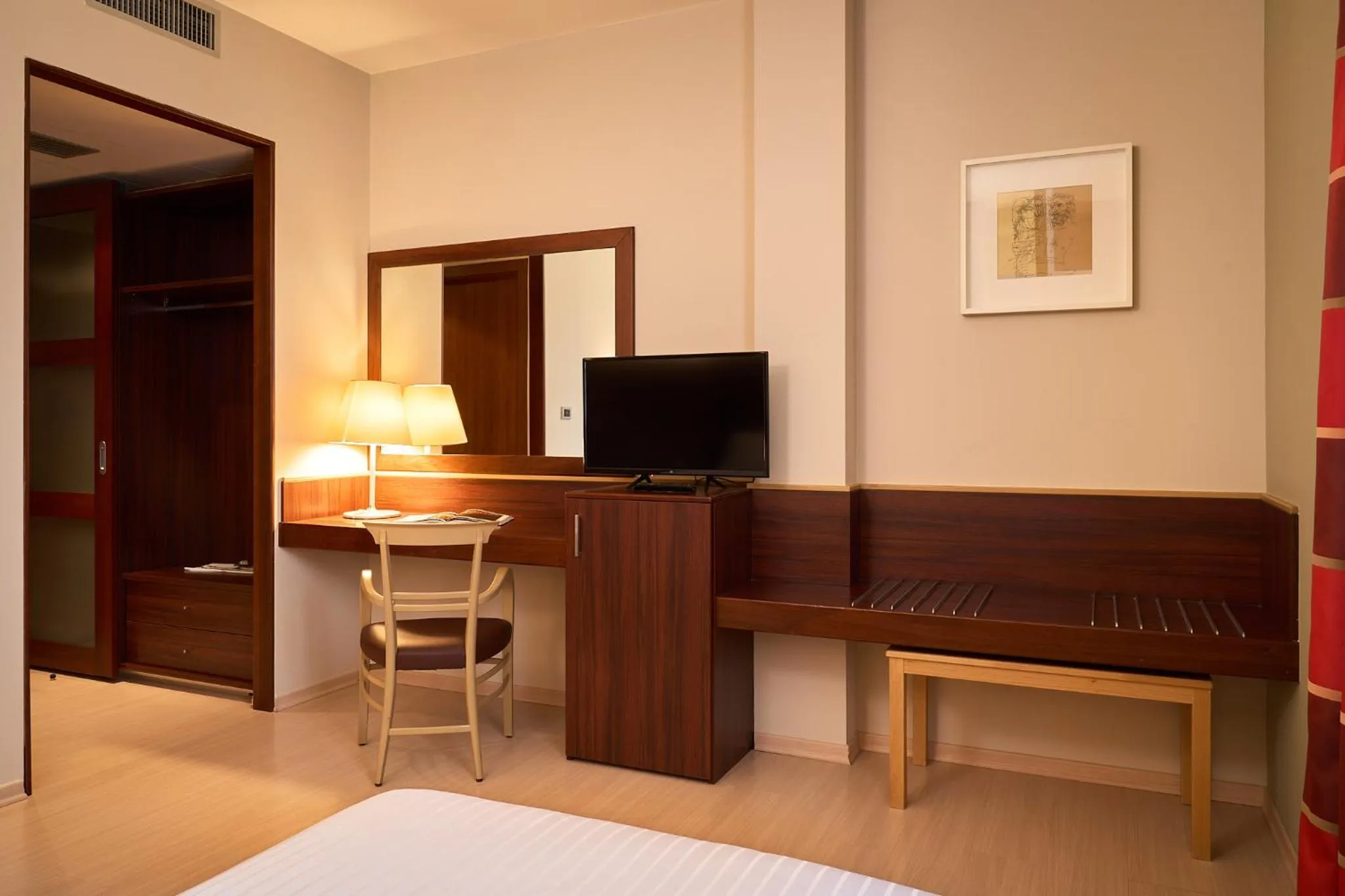 Photo of the whole room, Bed in Delfina Palace Hotel