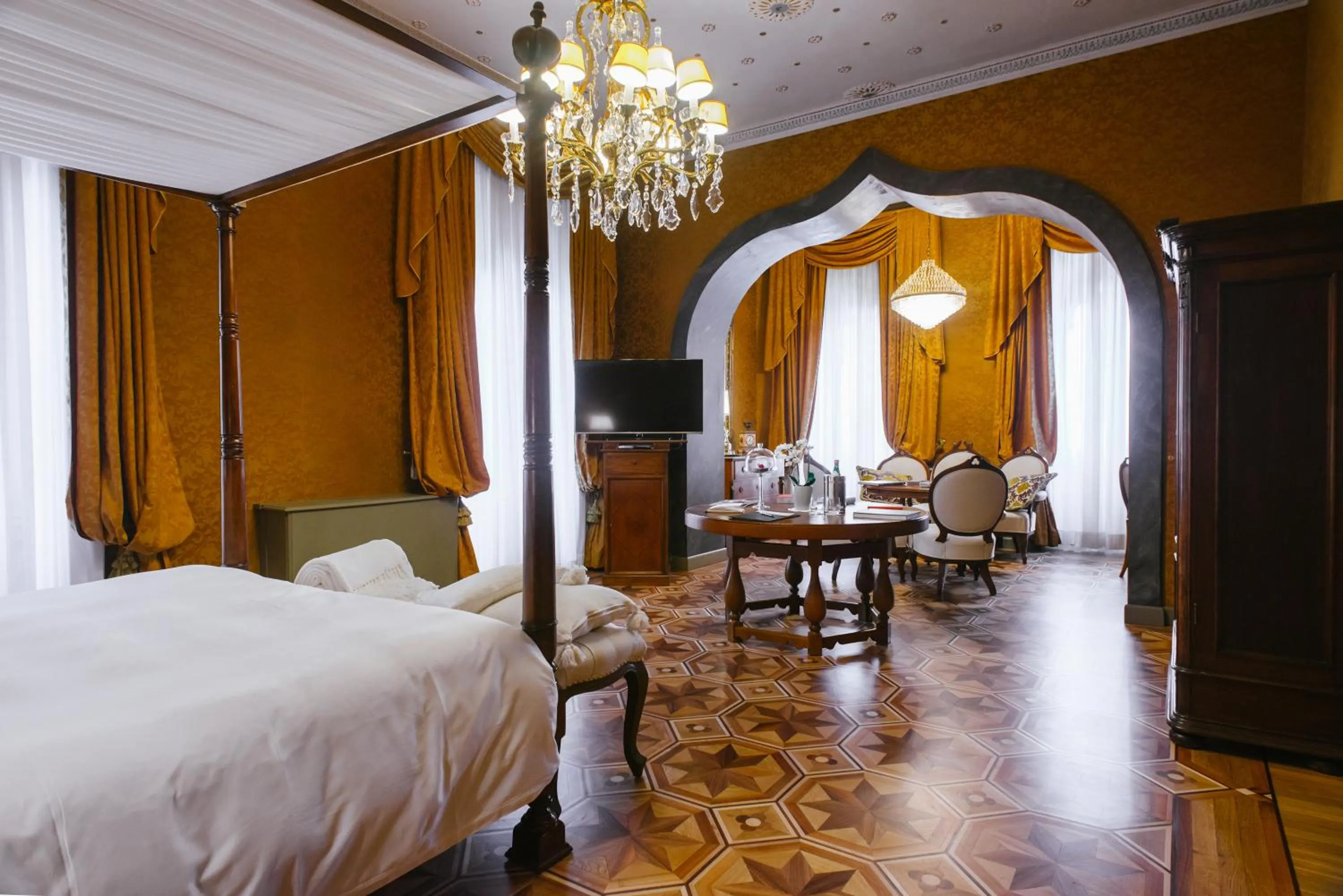 Photo of the whole room, Bed in Relais & Chateaux Villa Crespi