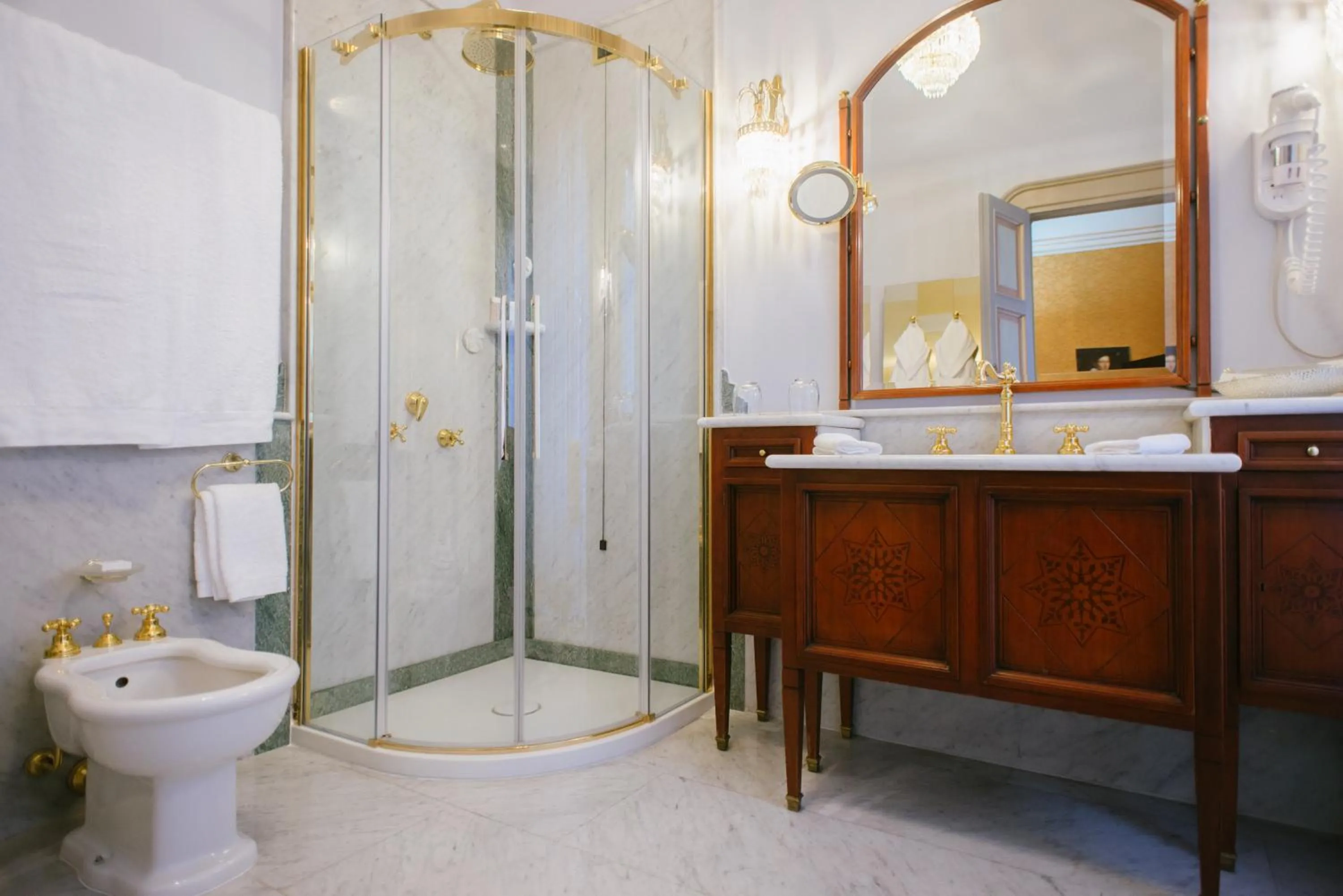 Shower in Relais & Chateaux Villa Crespi