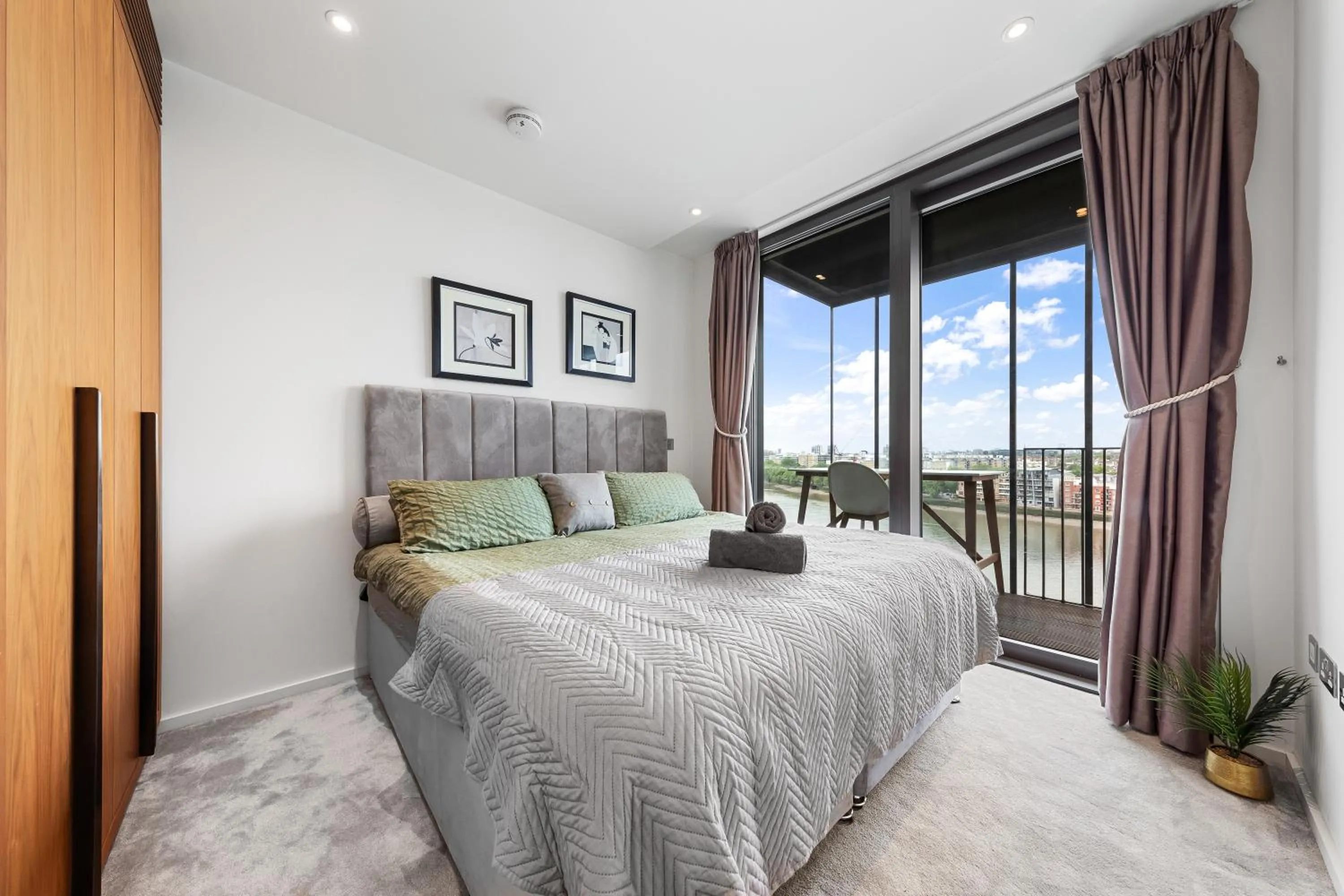 Bed in River Panorama Central London 2 bedroom New Development