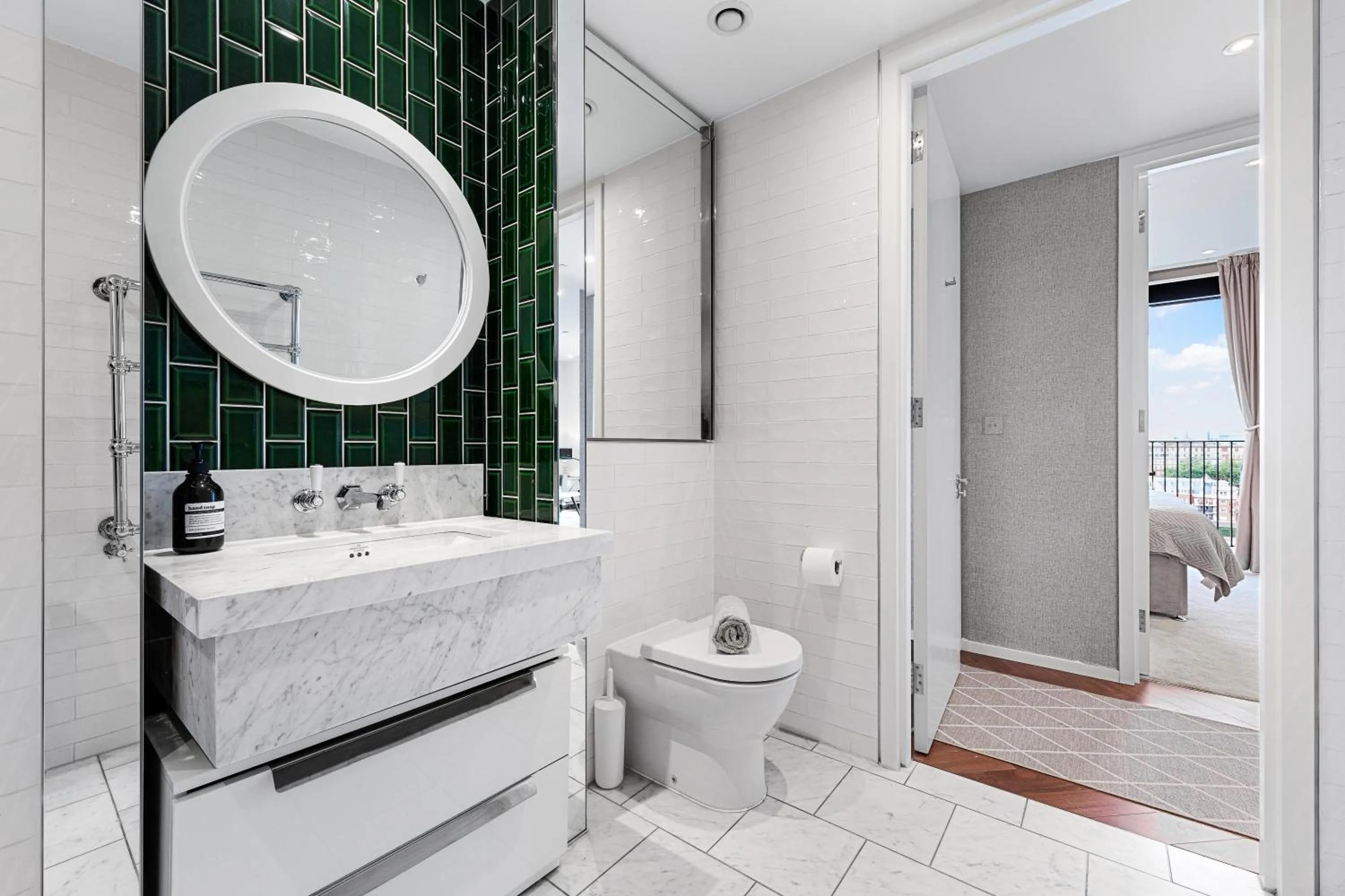 Shower in River Panorama Central London 2 bedroom New Development