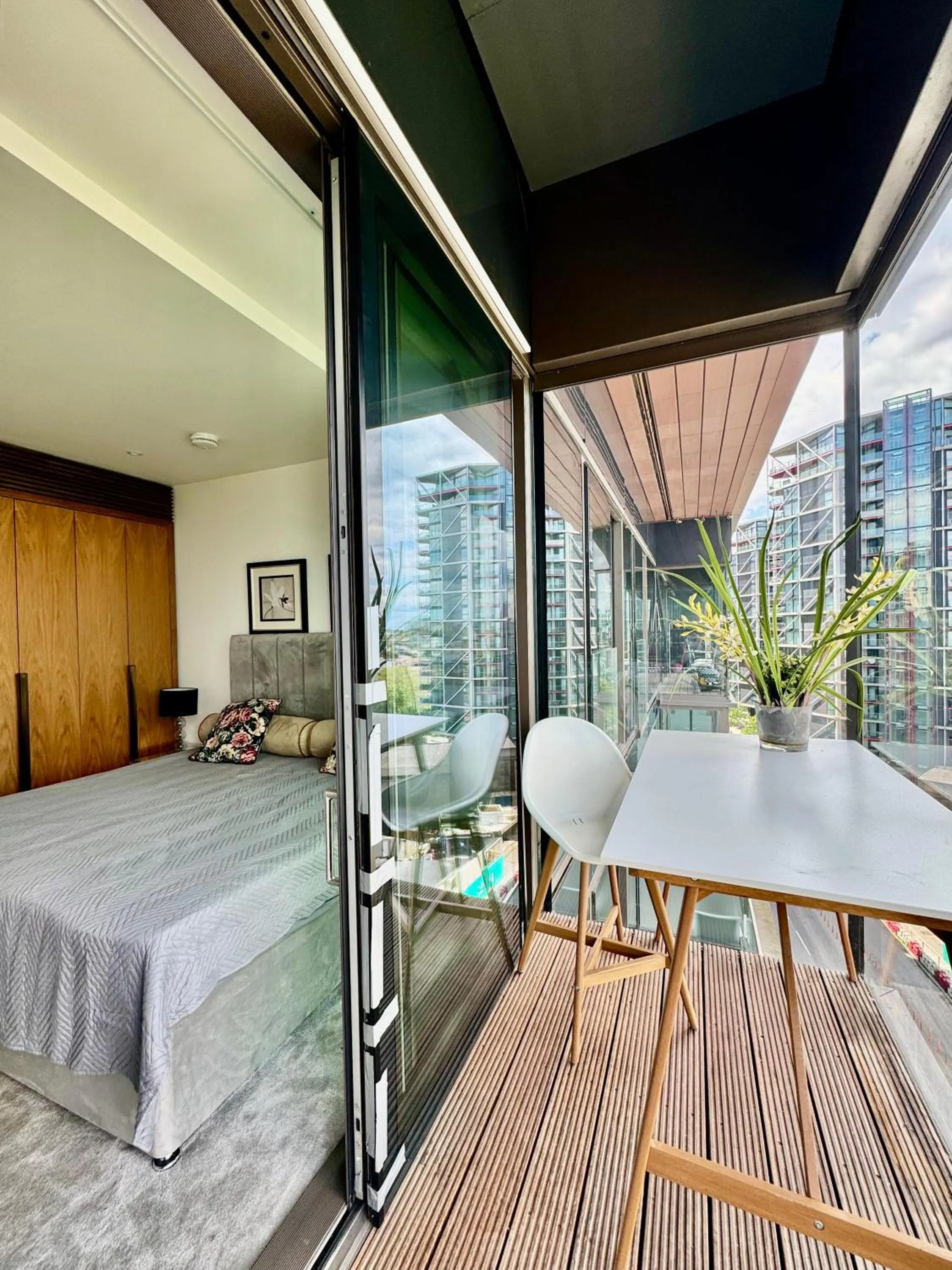 Balcony/Terrace, Bed in River Panorama Central London 2 bedroom New Development
