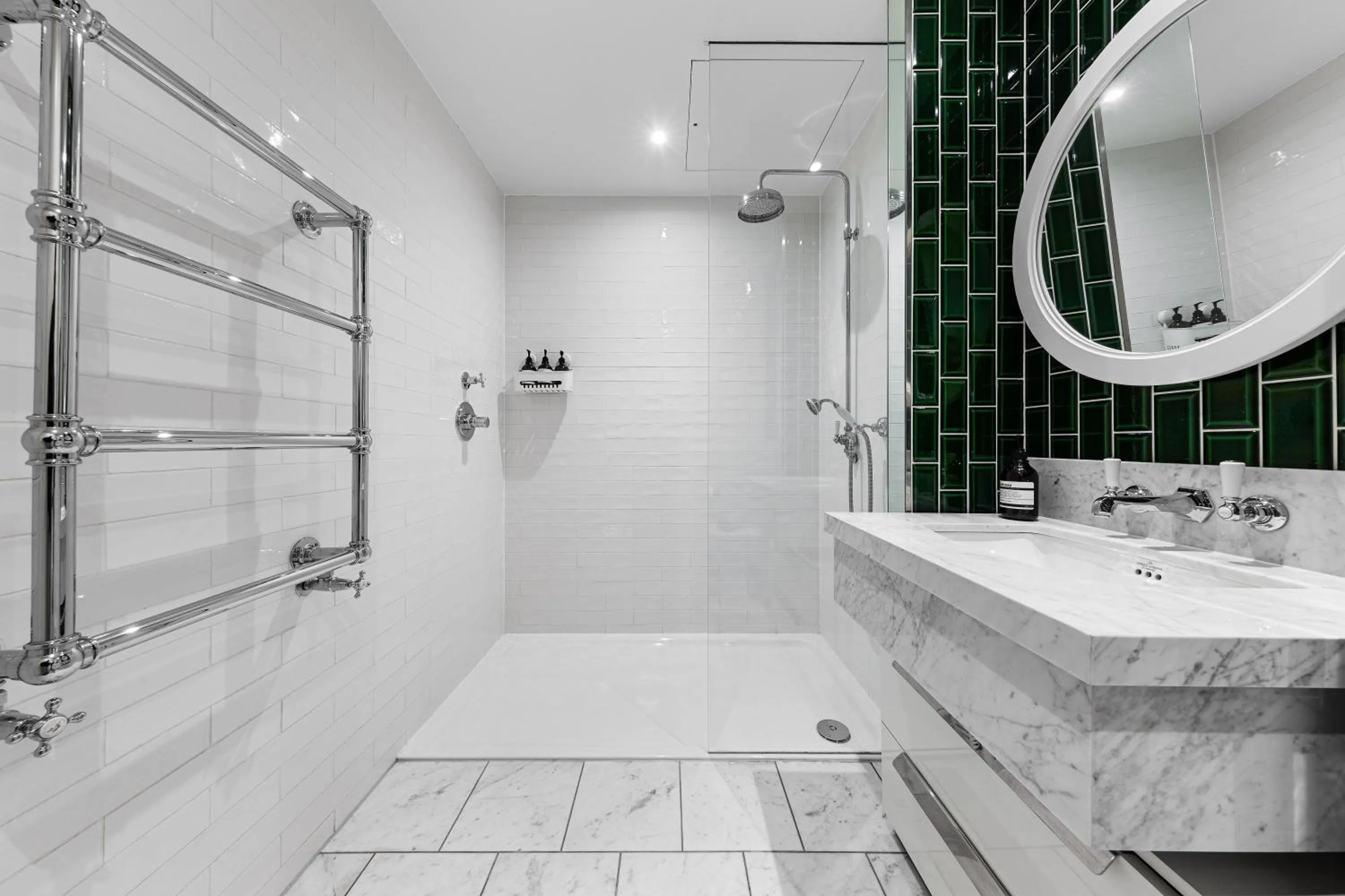 Shower in River Panorama Central London 2 bedroom New Development