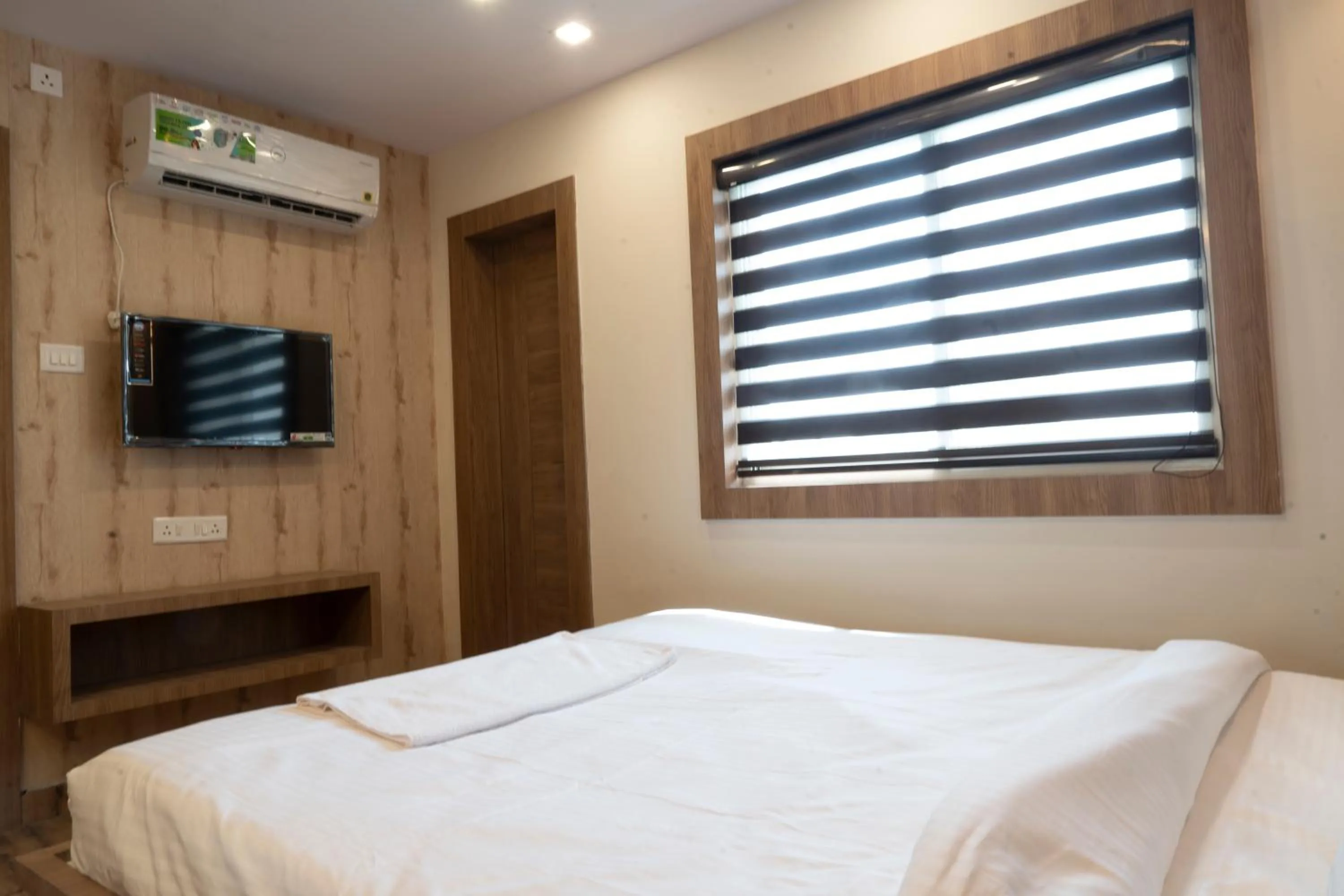 air conditioner in Hotel Sohrai Inn