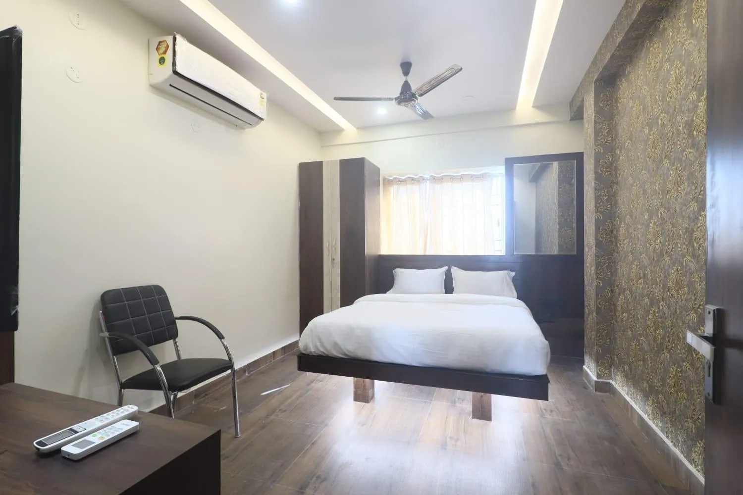 Photo of the whole room in Hotel Sohrai Inn