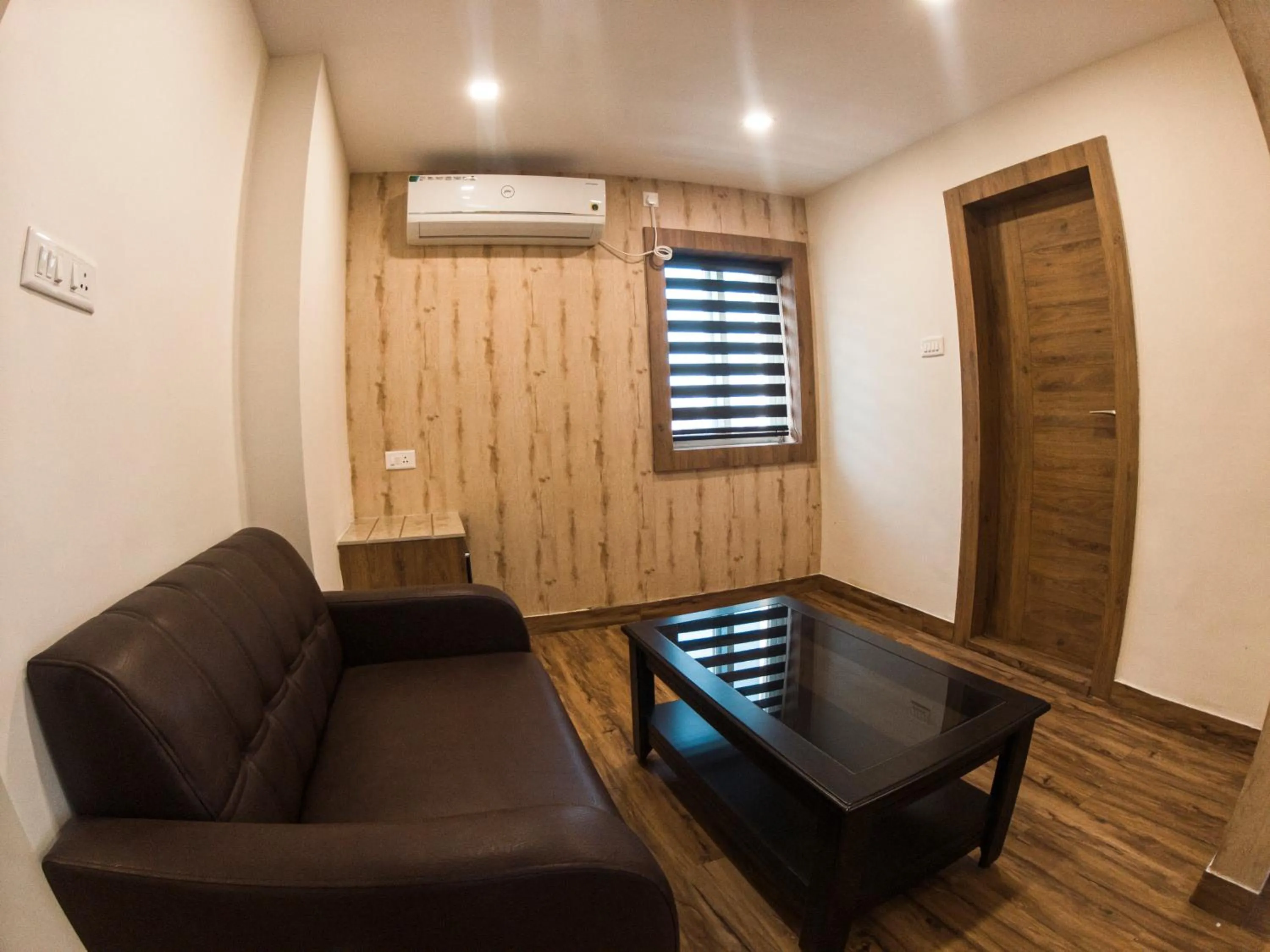 Seating area in Hotel Sohrai Inn