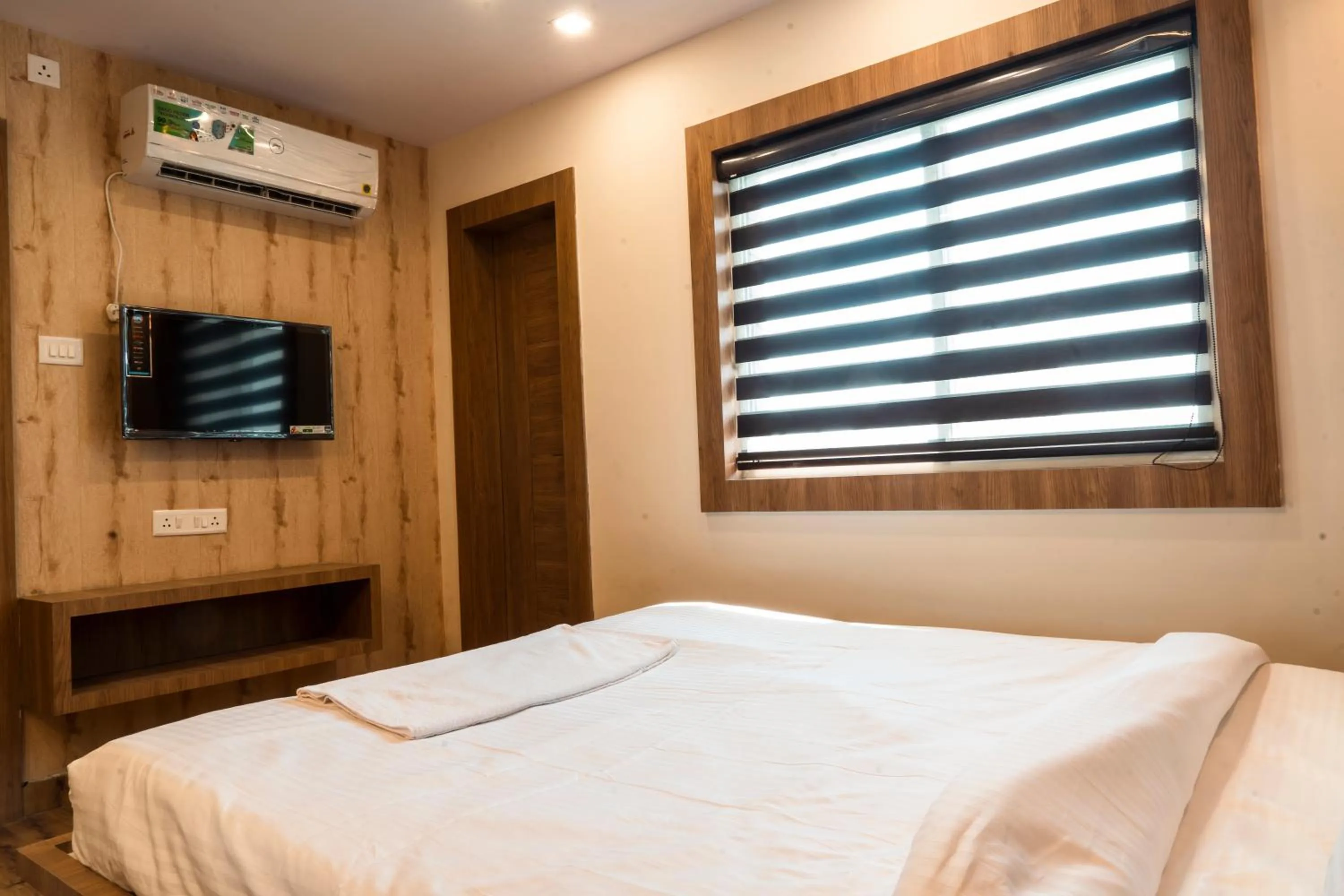 TV and multimedia in Hotel Sohrai Inn