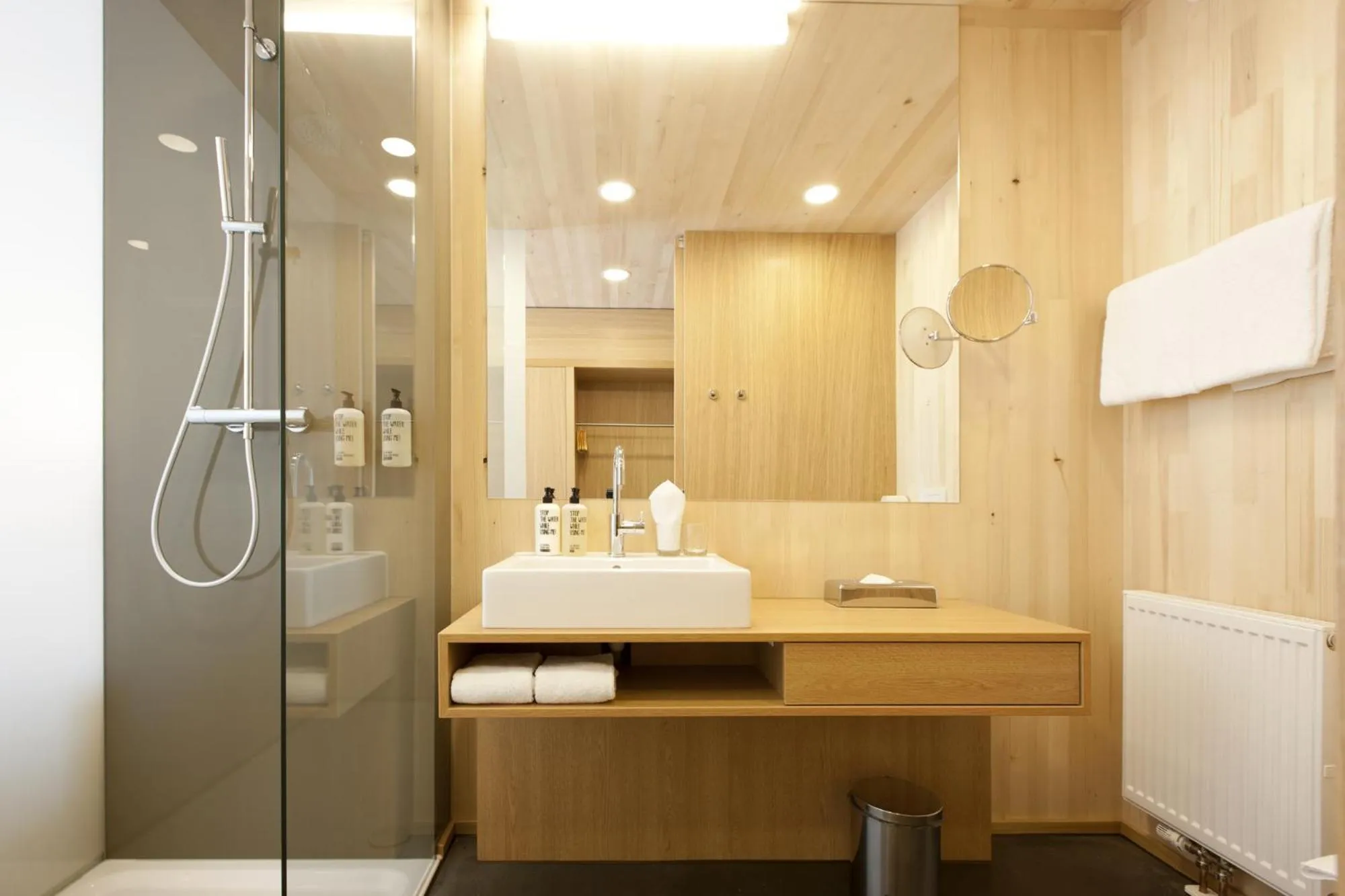 Shower in Hotel am Garnmarkt