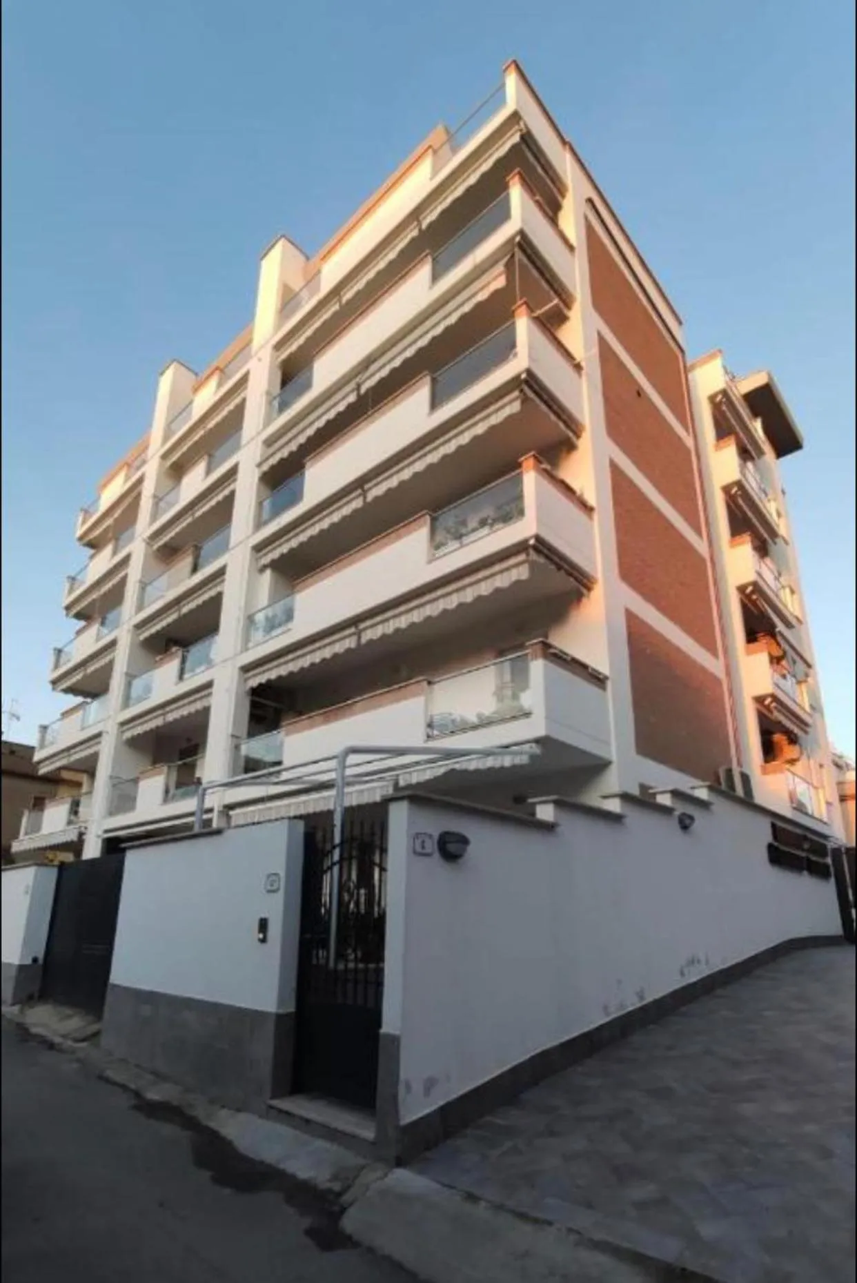Property building in Appartamento sul mare Nettuno