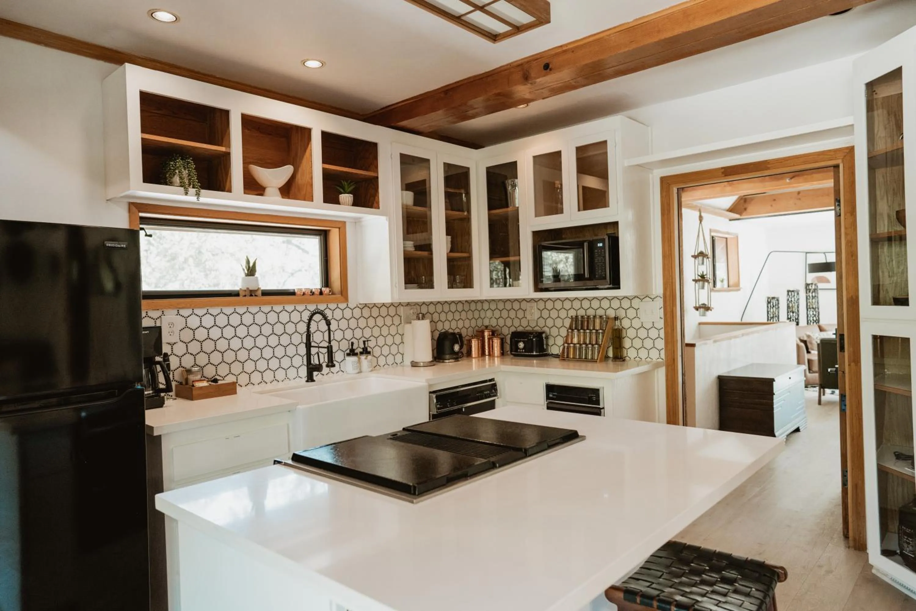 Kitchen or kitchenette in Romantic Forest Lovers Nest by Casa Oso