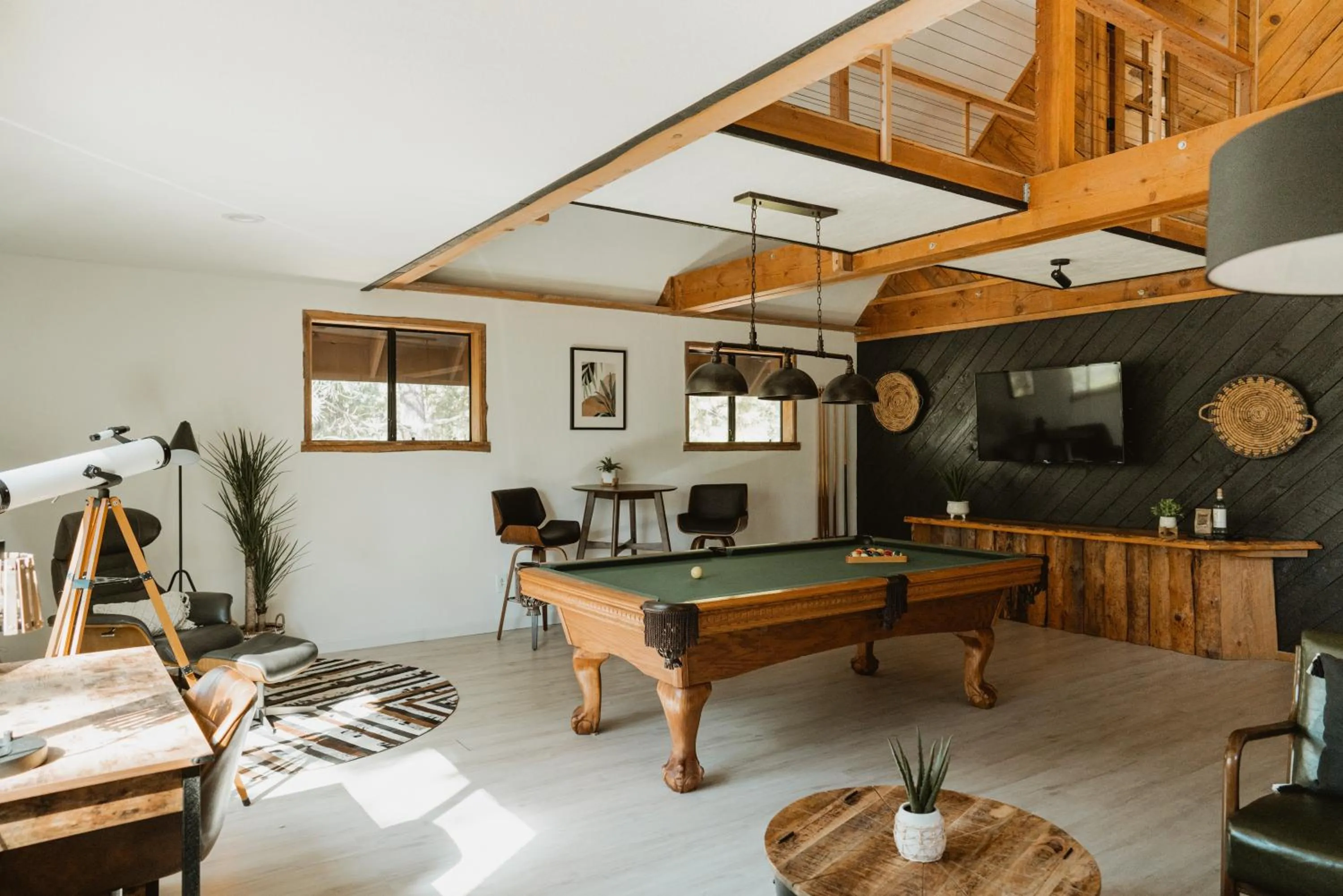 Billiard in Romantic Forest Lovers Nest by Casa Oso