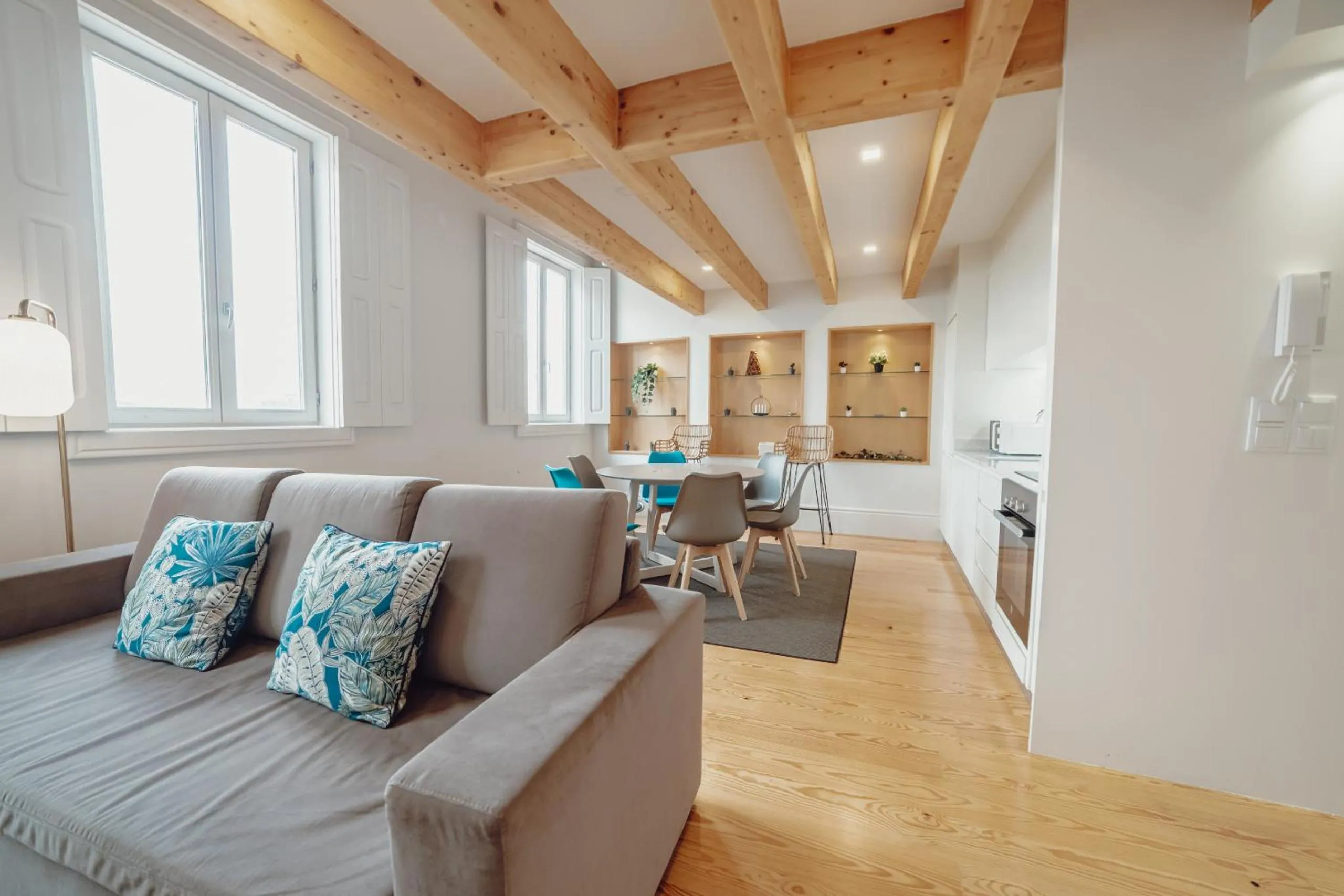 Downtown Clerigos Duplex With River View by Vacationy