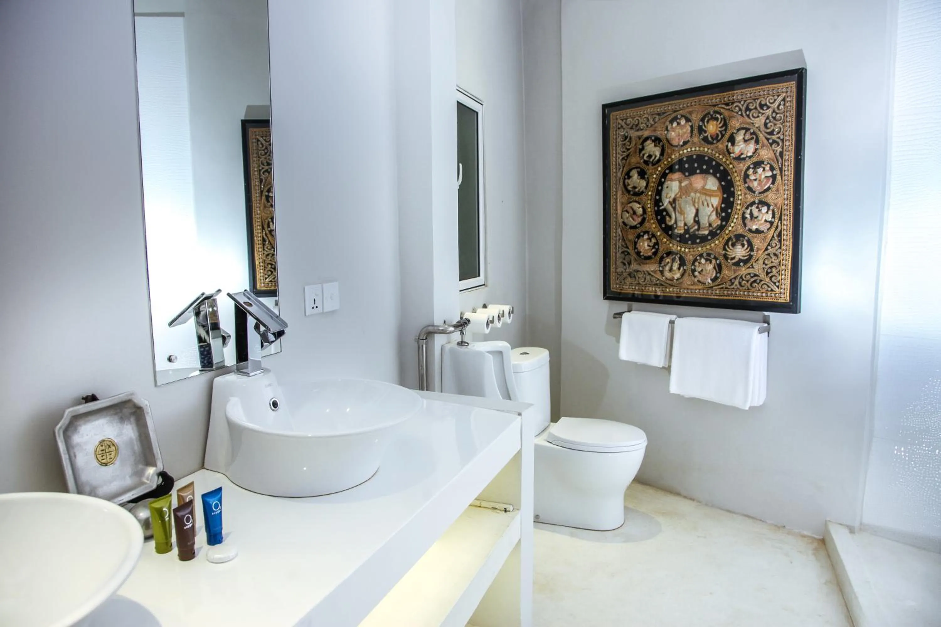 Toilet in W15 Escape