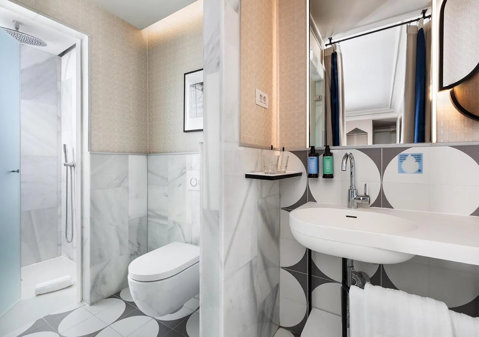 Bathroom in One Shot Recoletos