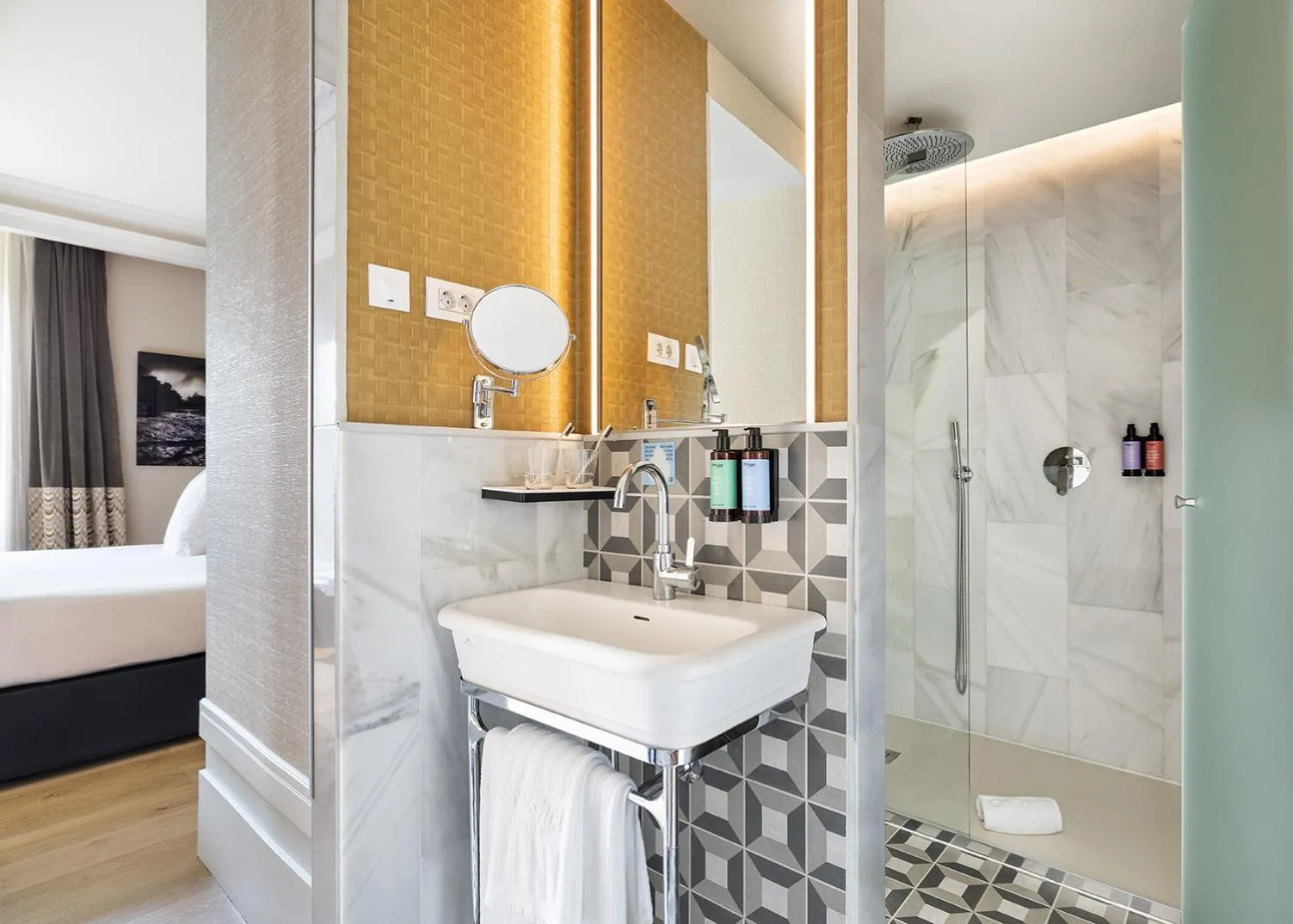 Shower in One Shot Recoletos