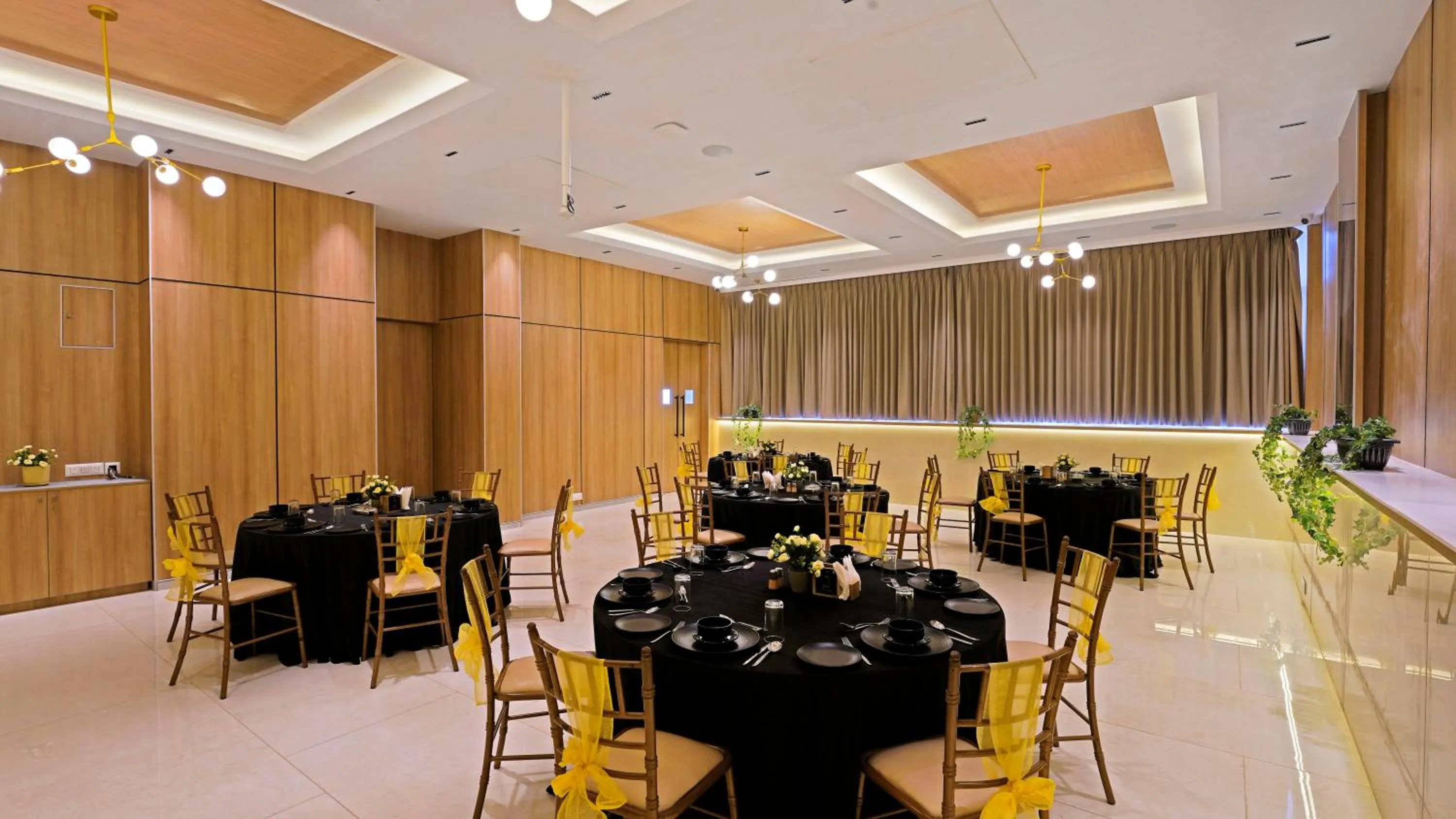 Banquet/Function facilities in Click Hotel Biz - Bangalore Airport
