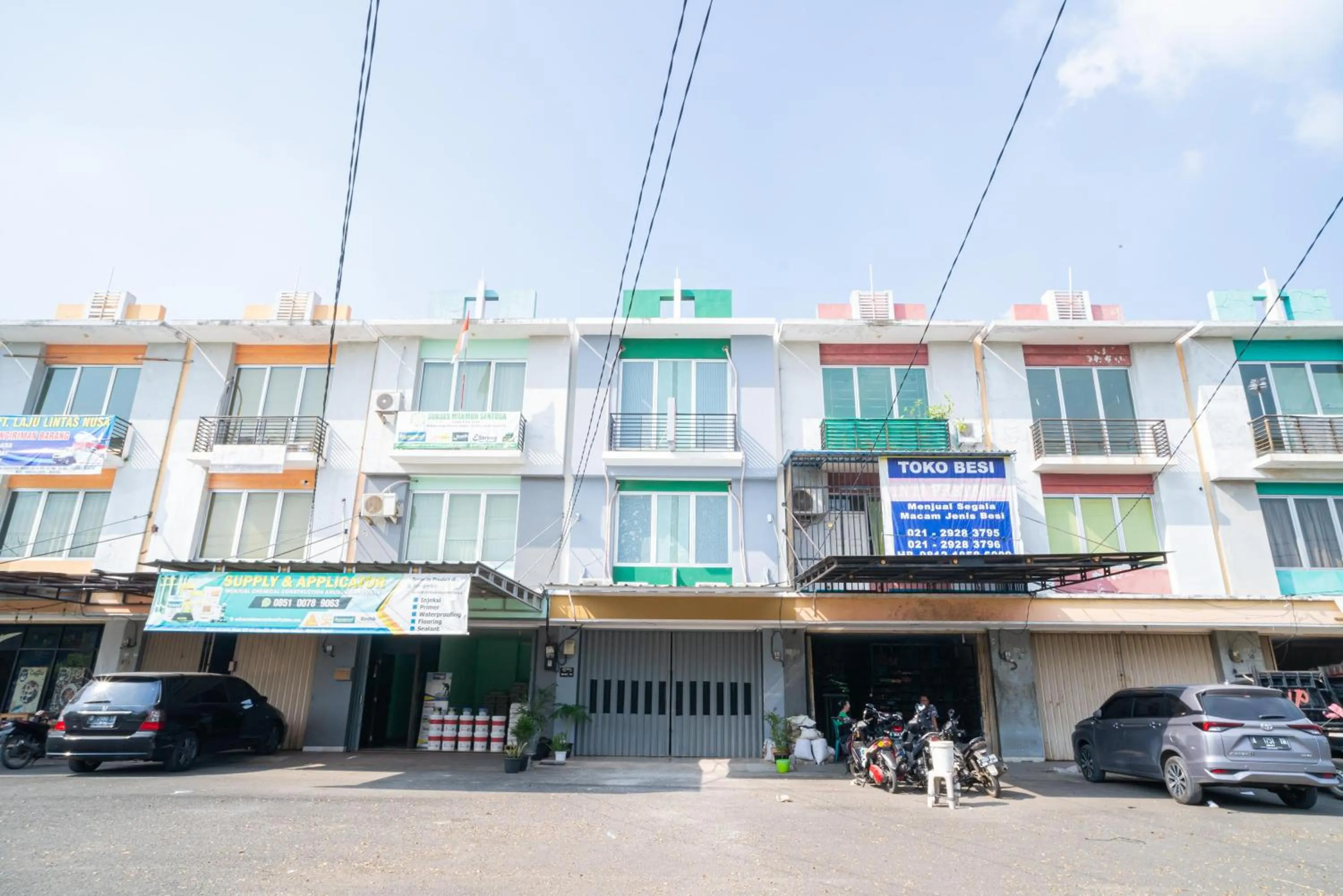 Property building in RedDoorz @ Aralia Harapan Indah