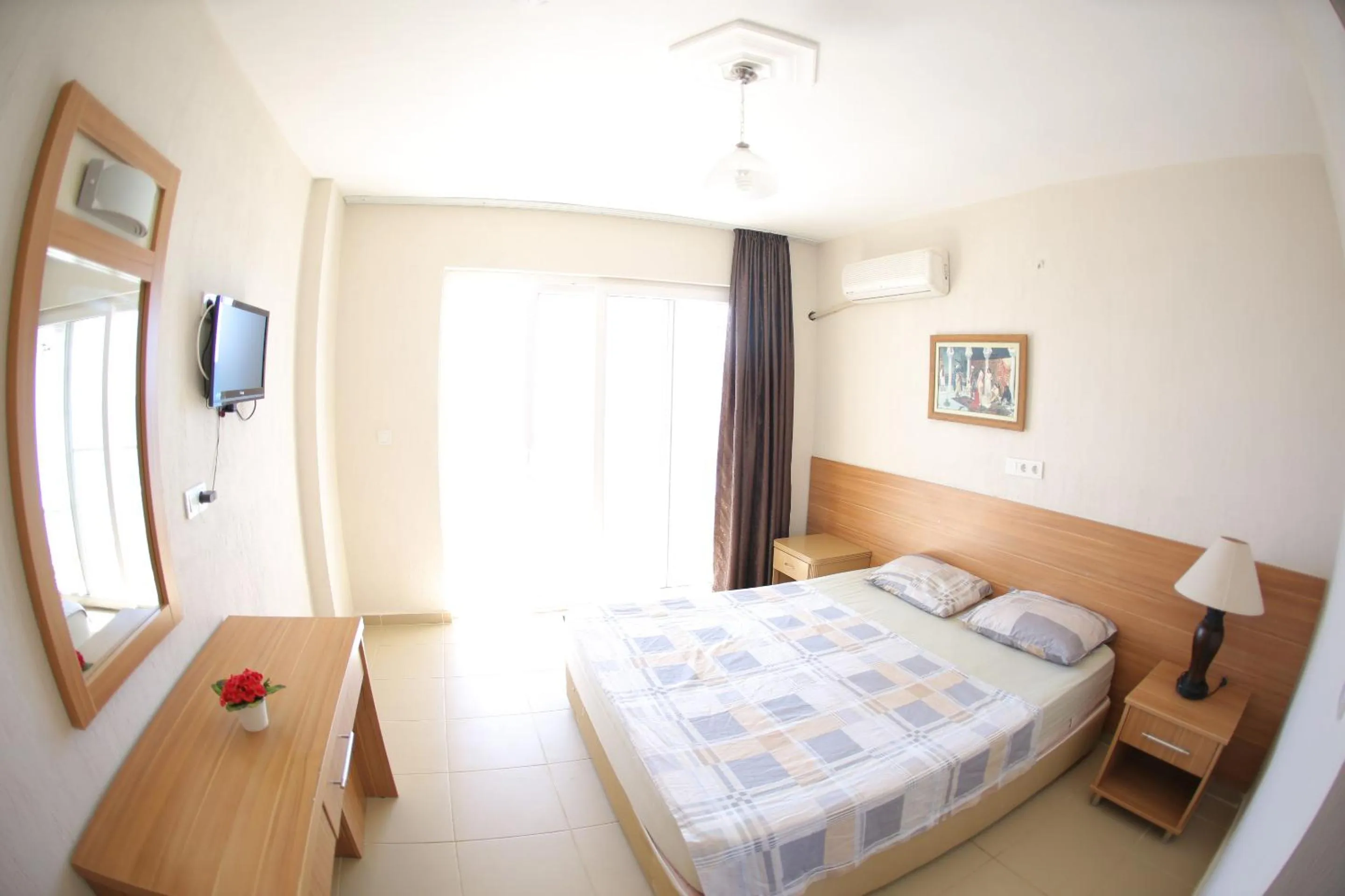 Photo of the whole room, Bed in Mavi Cennet Camping Caravan