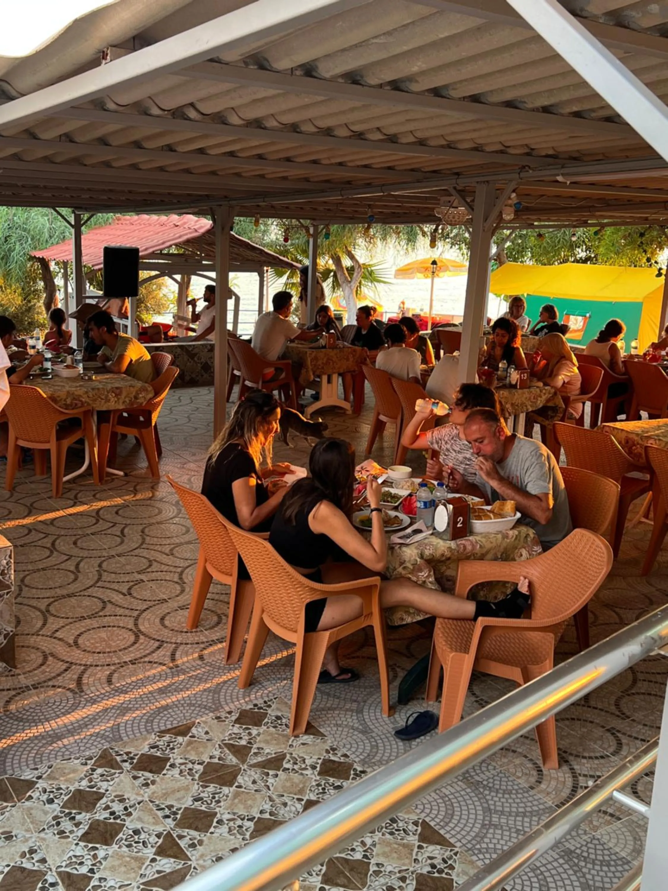 Restaurant/places to eat in Mavi Cennet Camping Caravan
