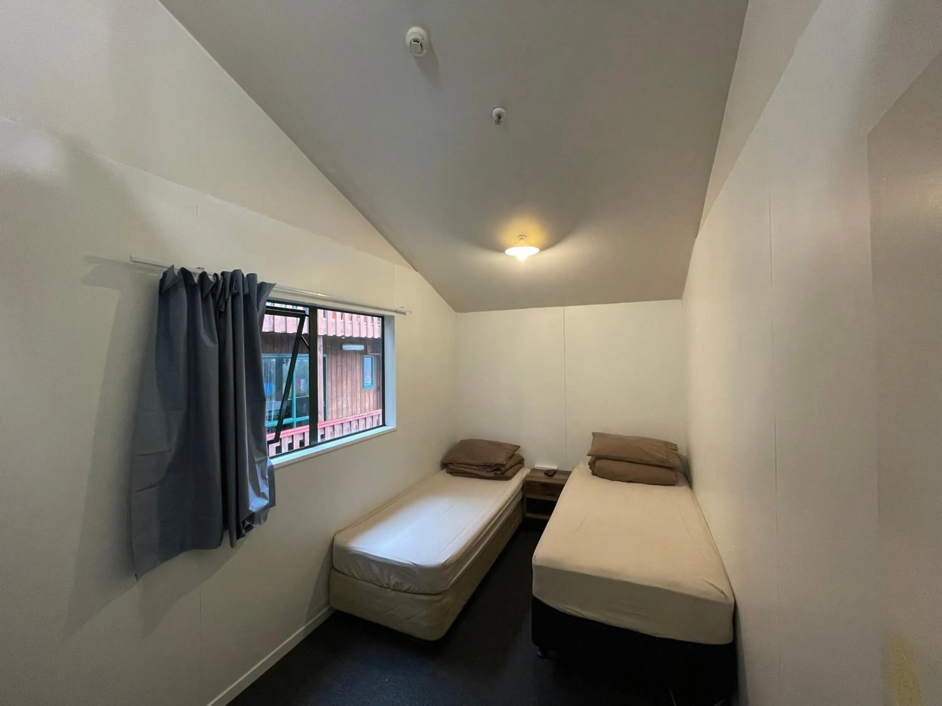 Photo of the whole room, Bed in Fox Glacier Jade Hotel