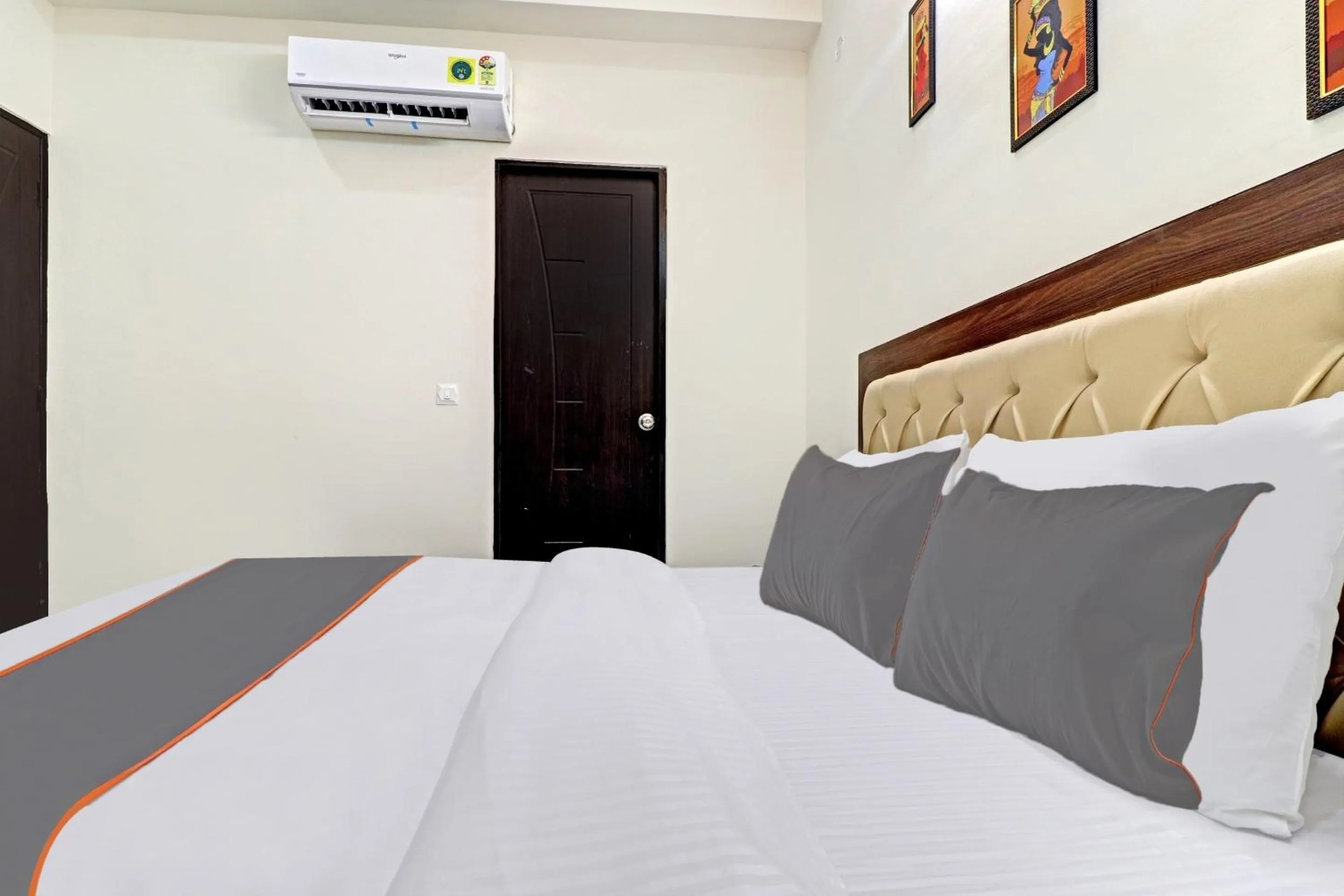 Bedroom, Bed in Hotel O VICTORIA PALACE