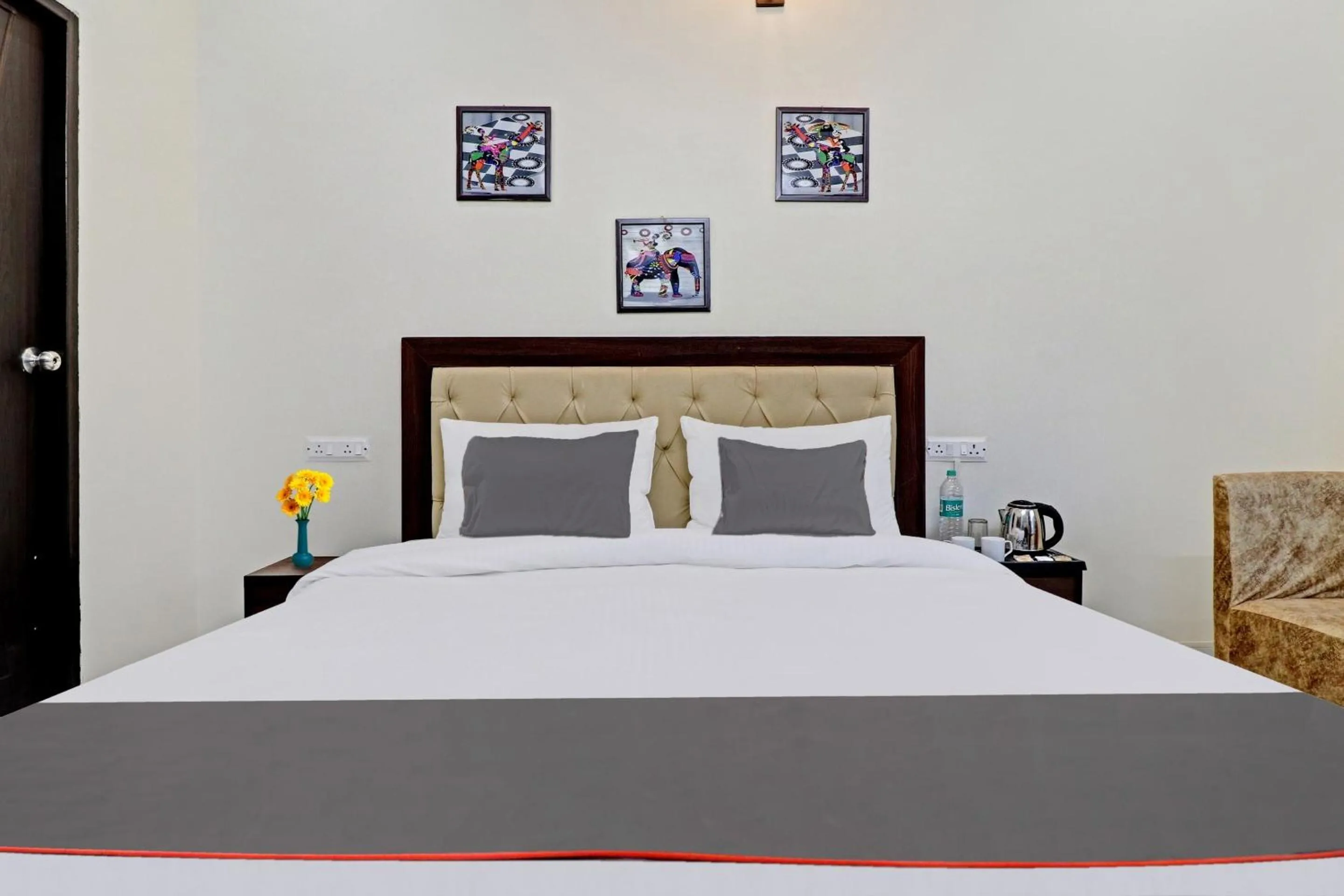 Bedroom, Bed in Hotel O VICTORIA PALACE