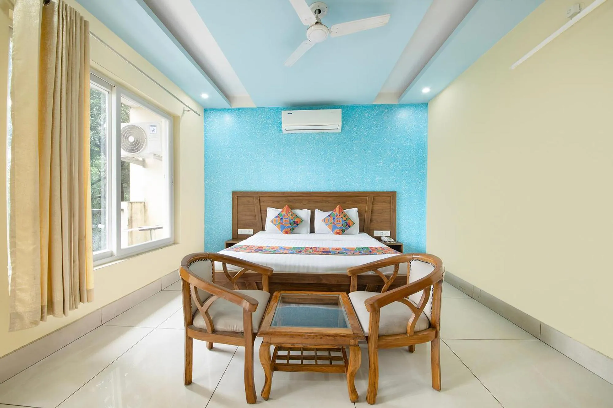 Bed in FabHotel Crestwood Inn