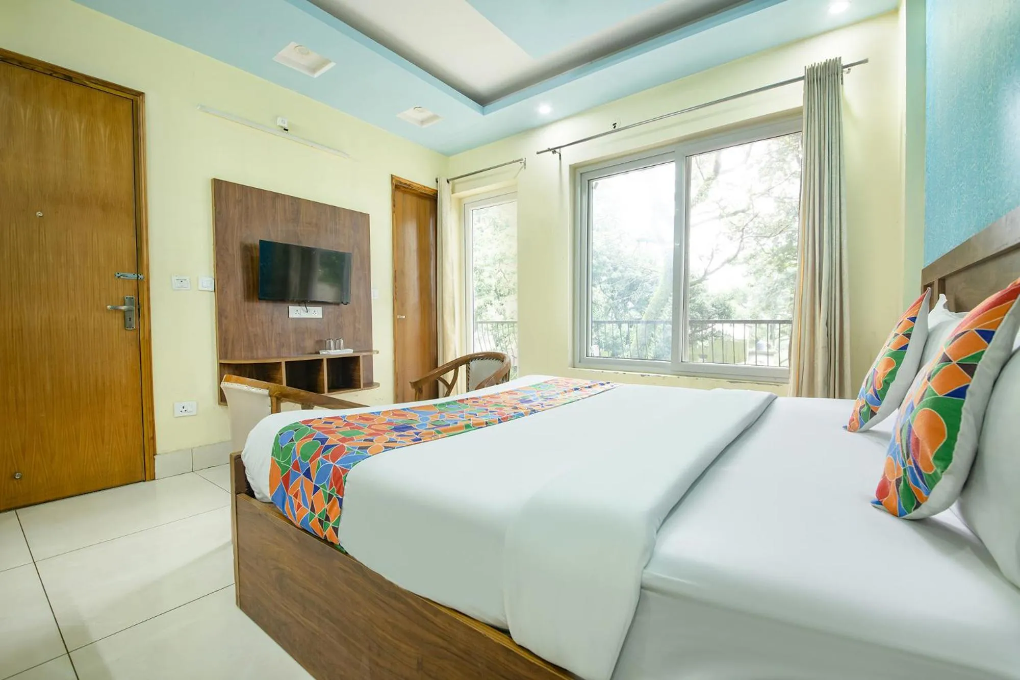 Bed in FabHotel Crestwood Inn