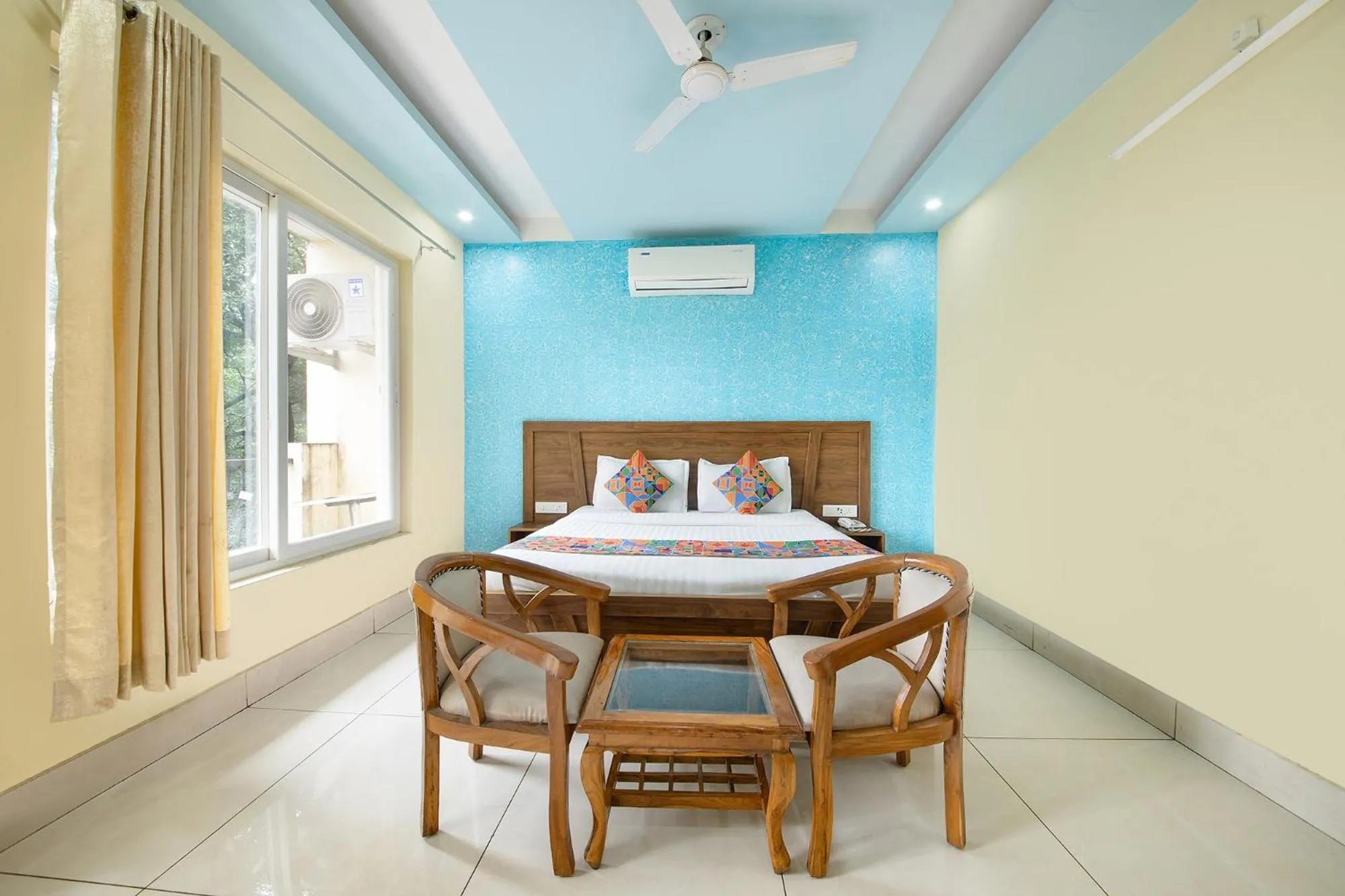 Bed in FabHotel Crestwood Inn