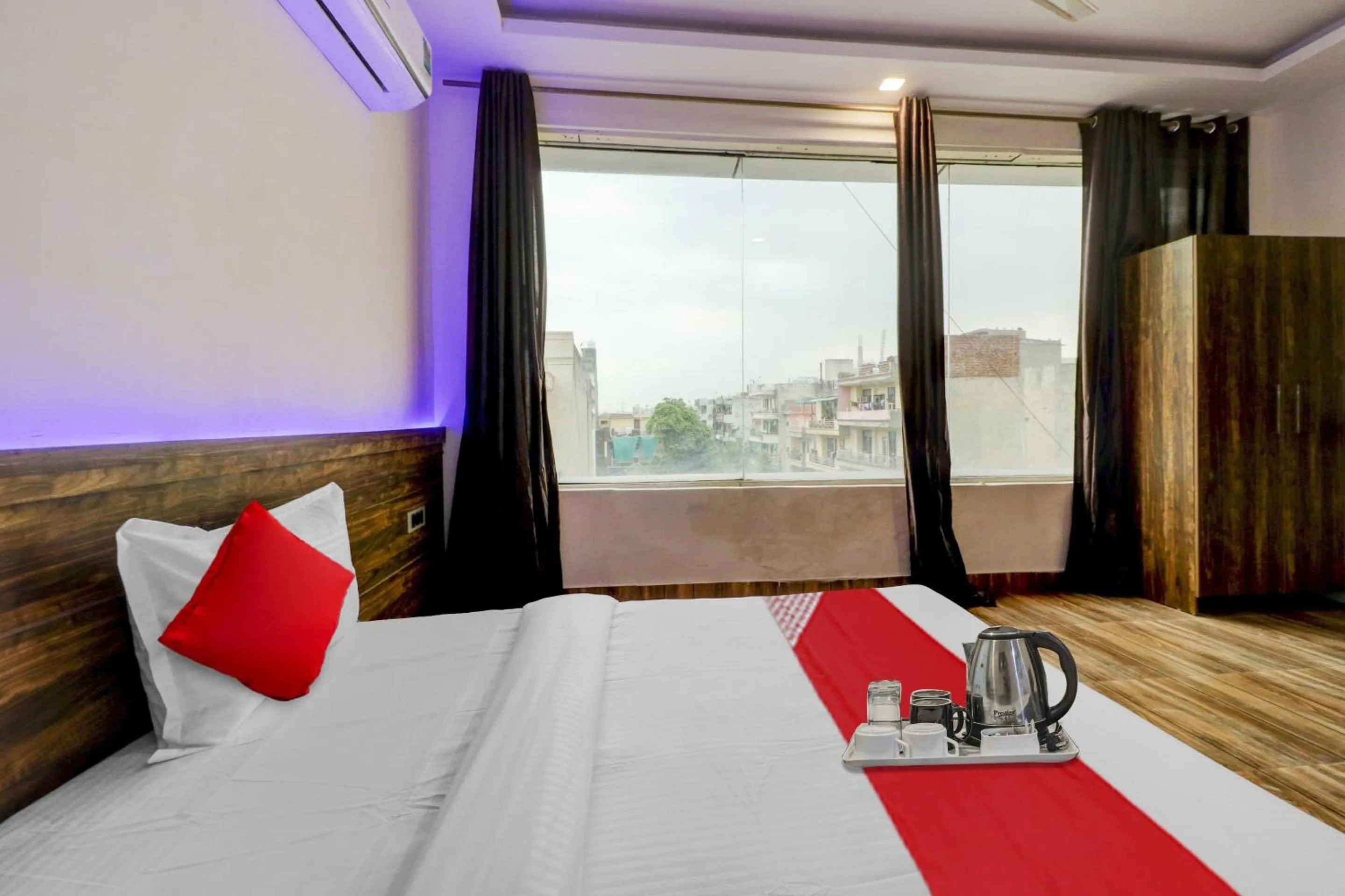 Bedroom, Bed in Super Hotel O Times Square