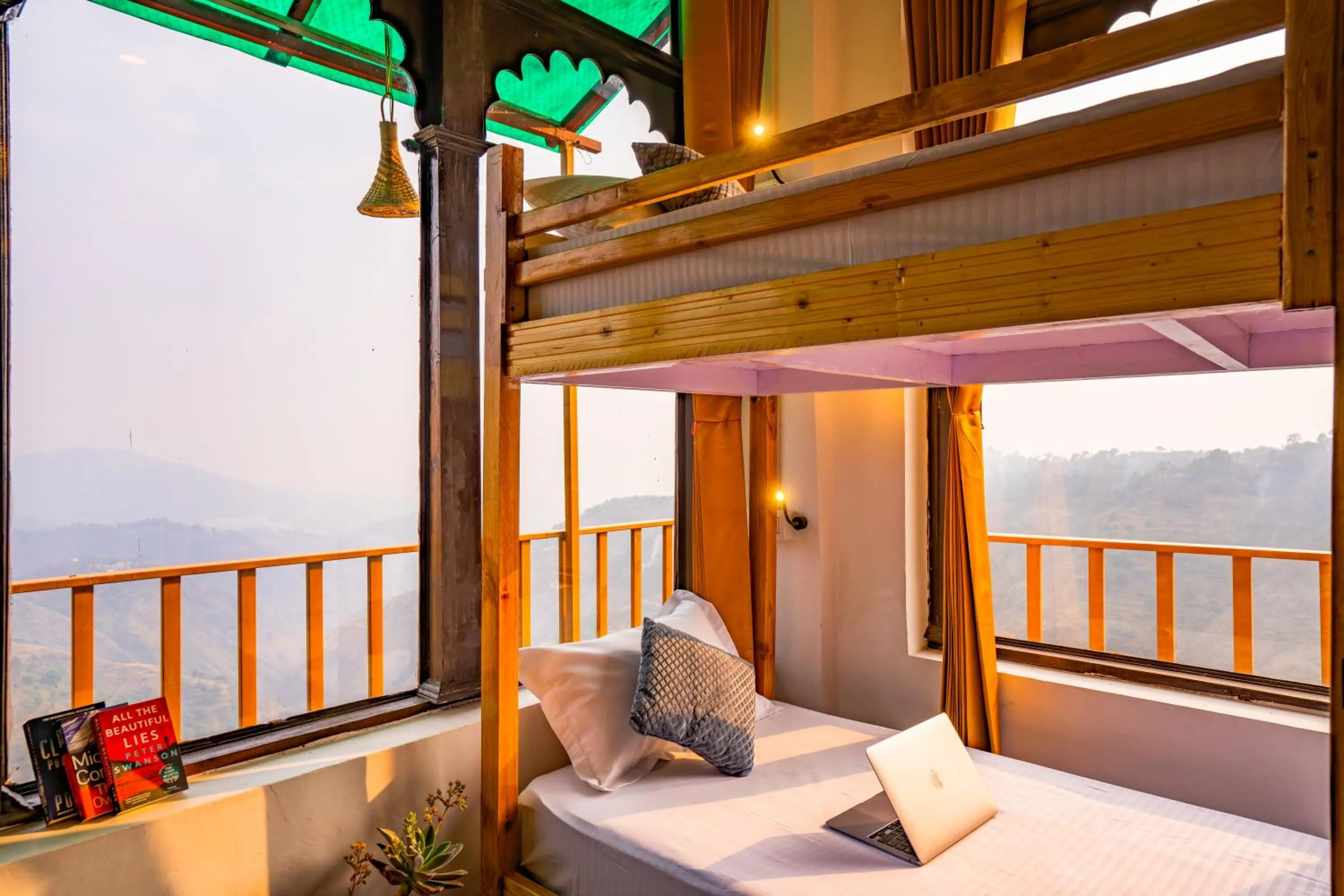 Bed in Zostel Banikhet, Dalhousie