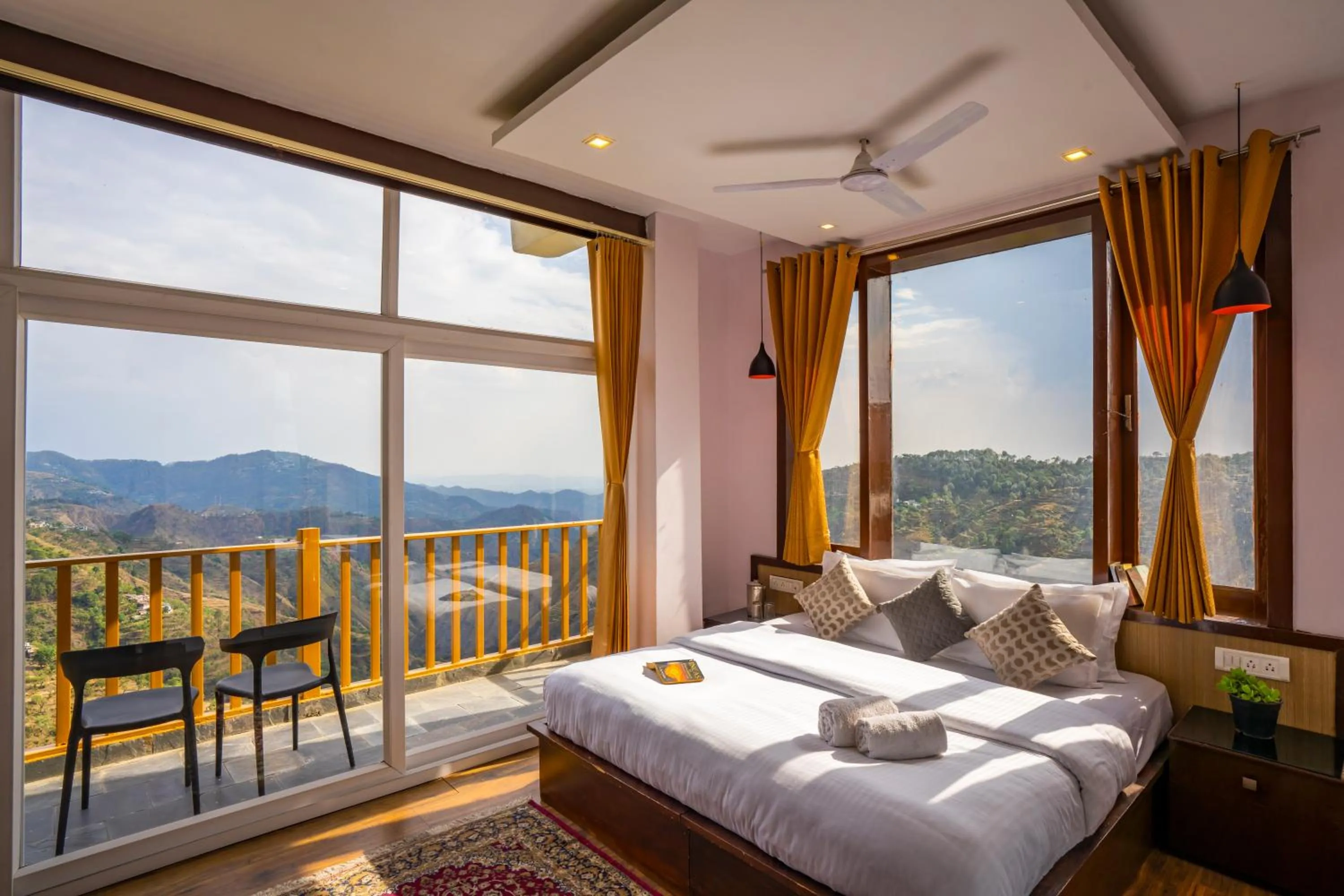 Bed in Zostel Banikhet, Dalhousie