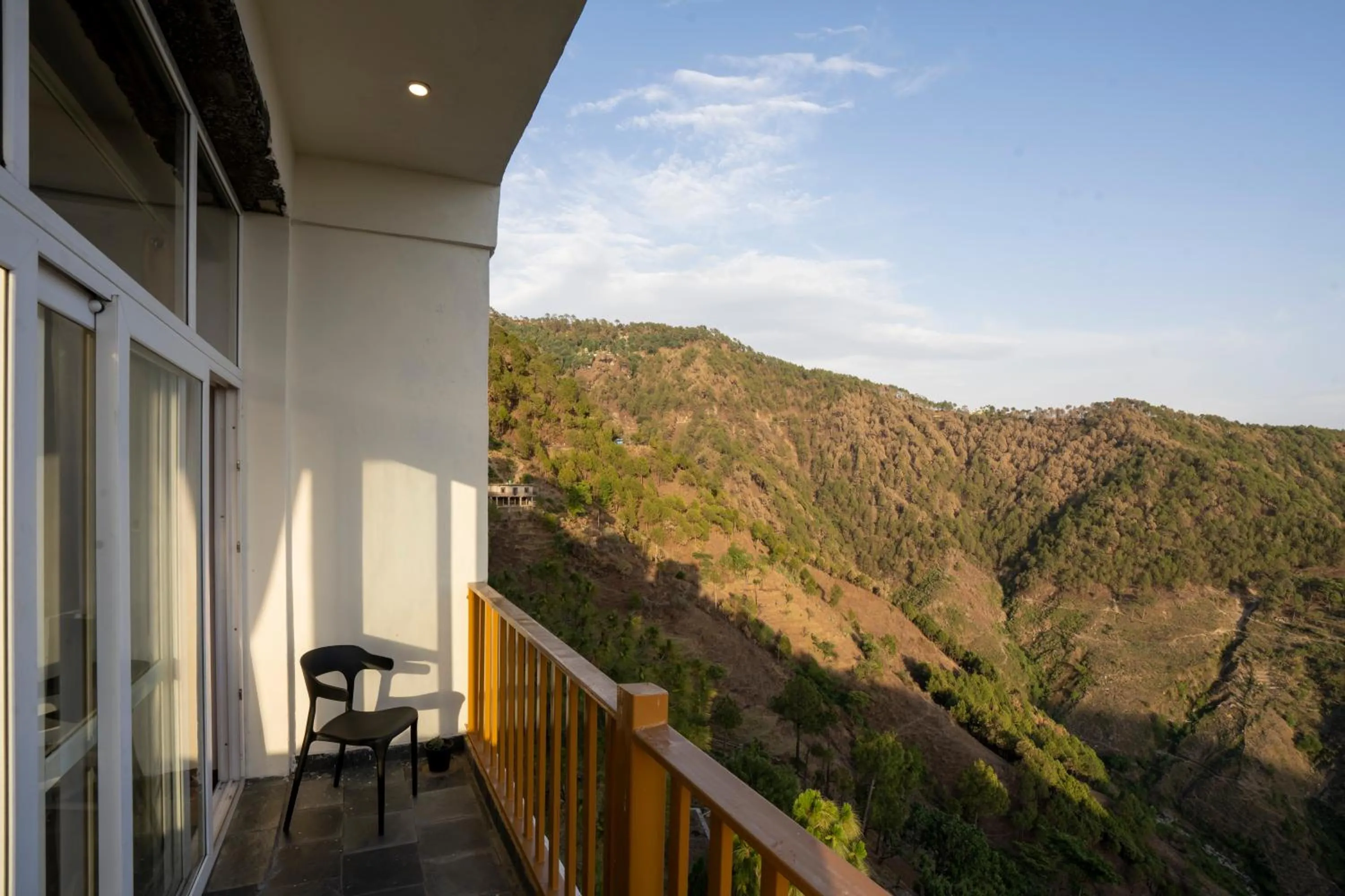 Natural landscape in Zostel Banikhet, Dalhousie