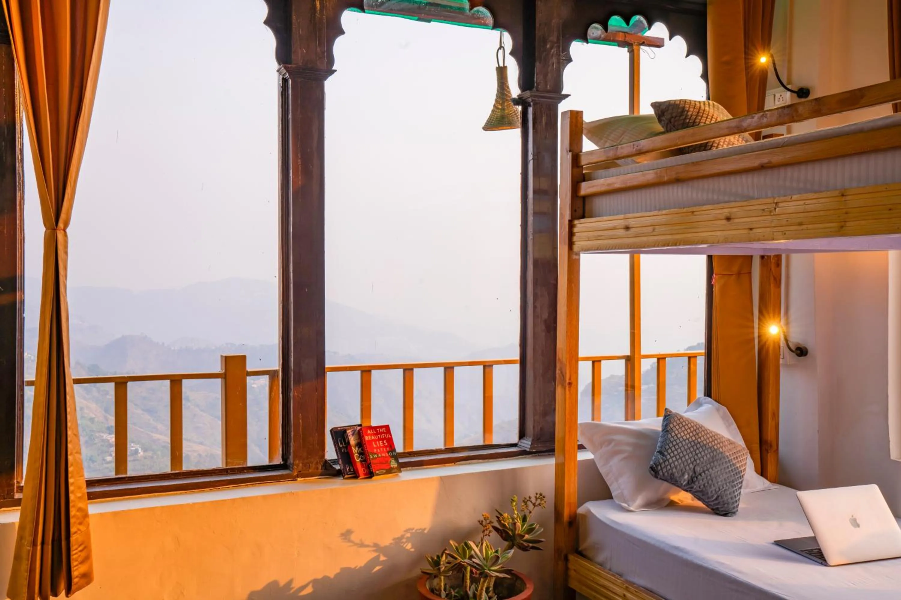 Bed in Zostel Banikhet, Dalhousie