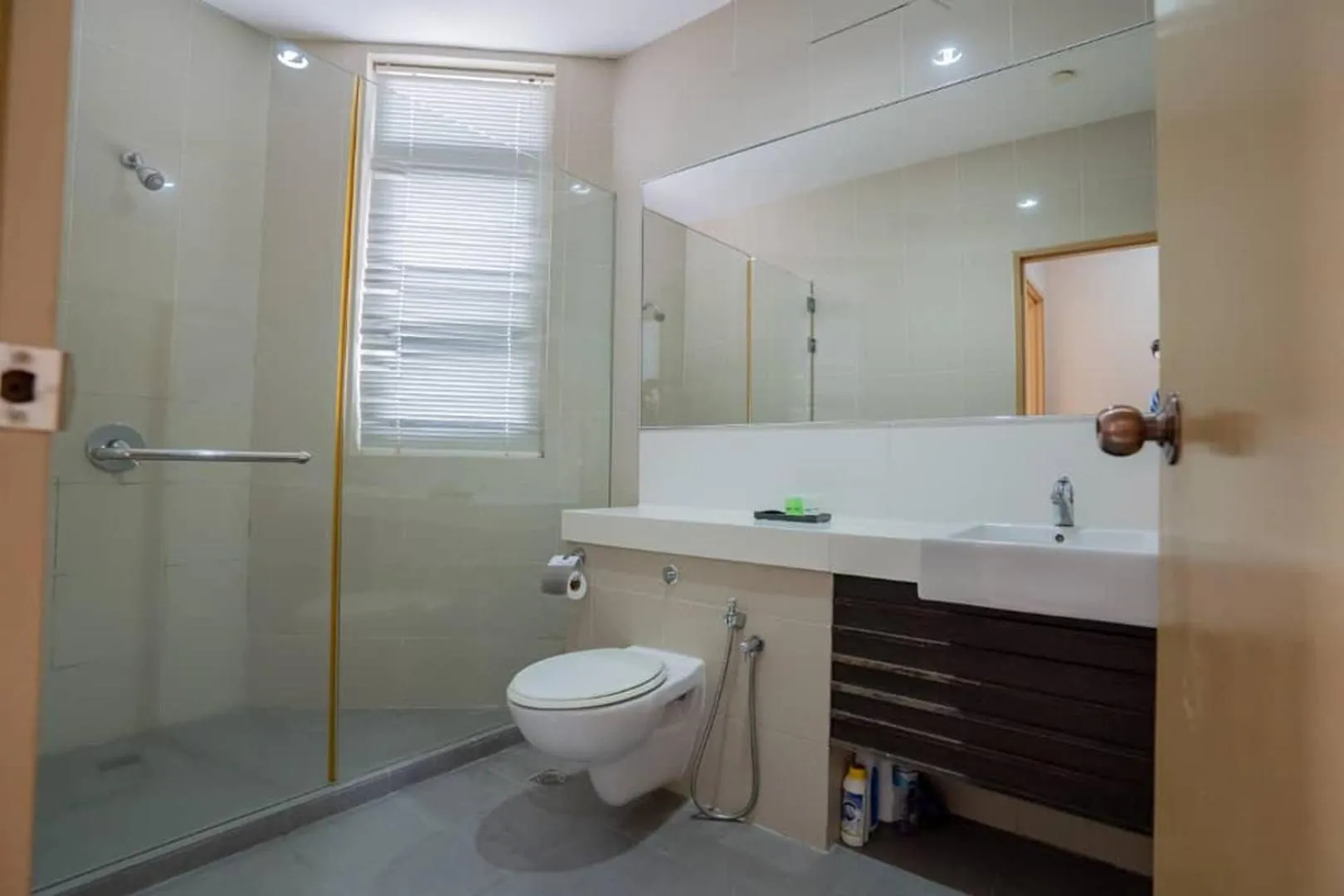 Bathroom in 118 Robbin's Nest