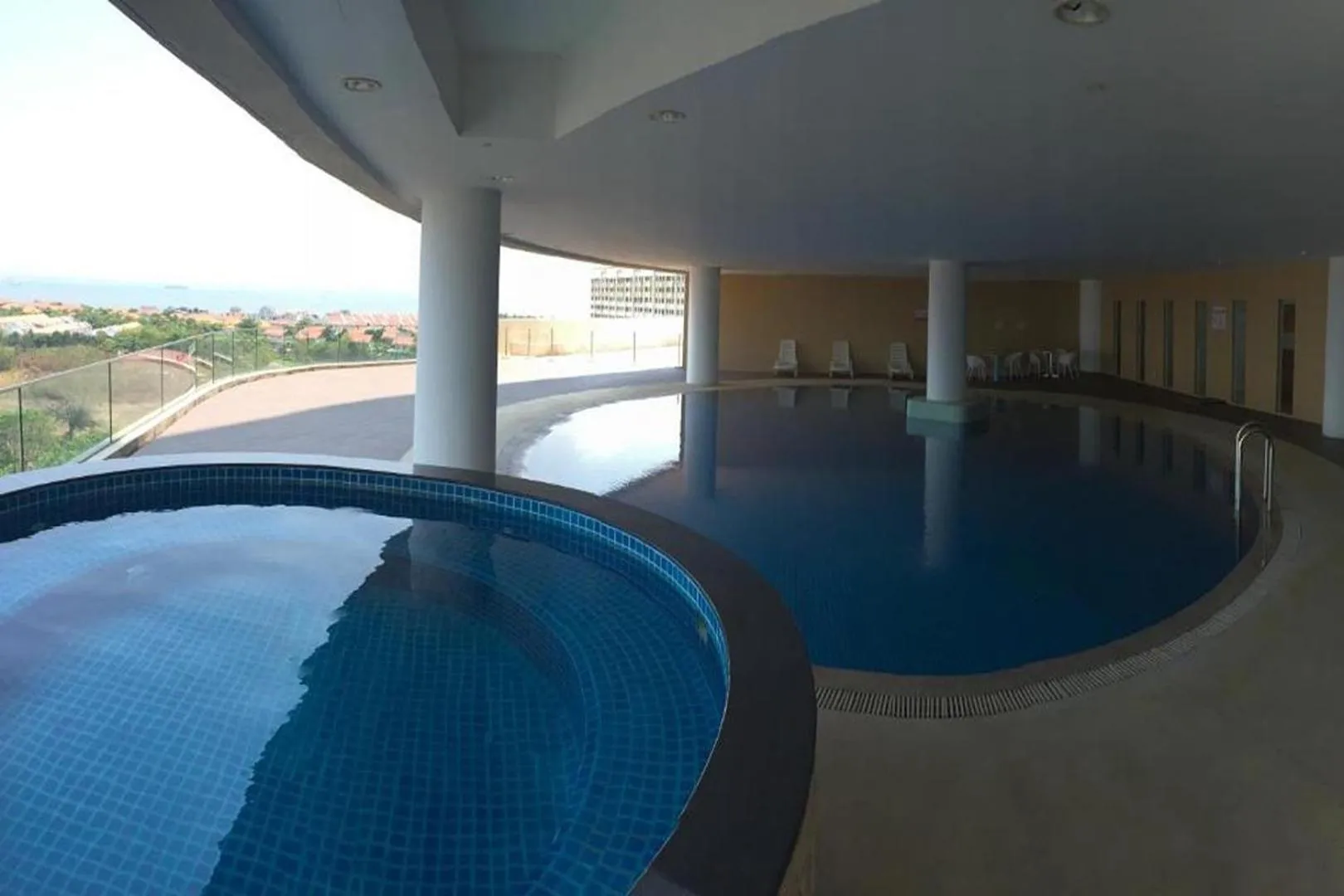 Swimming pool in 118 Robbin's Nest